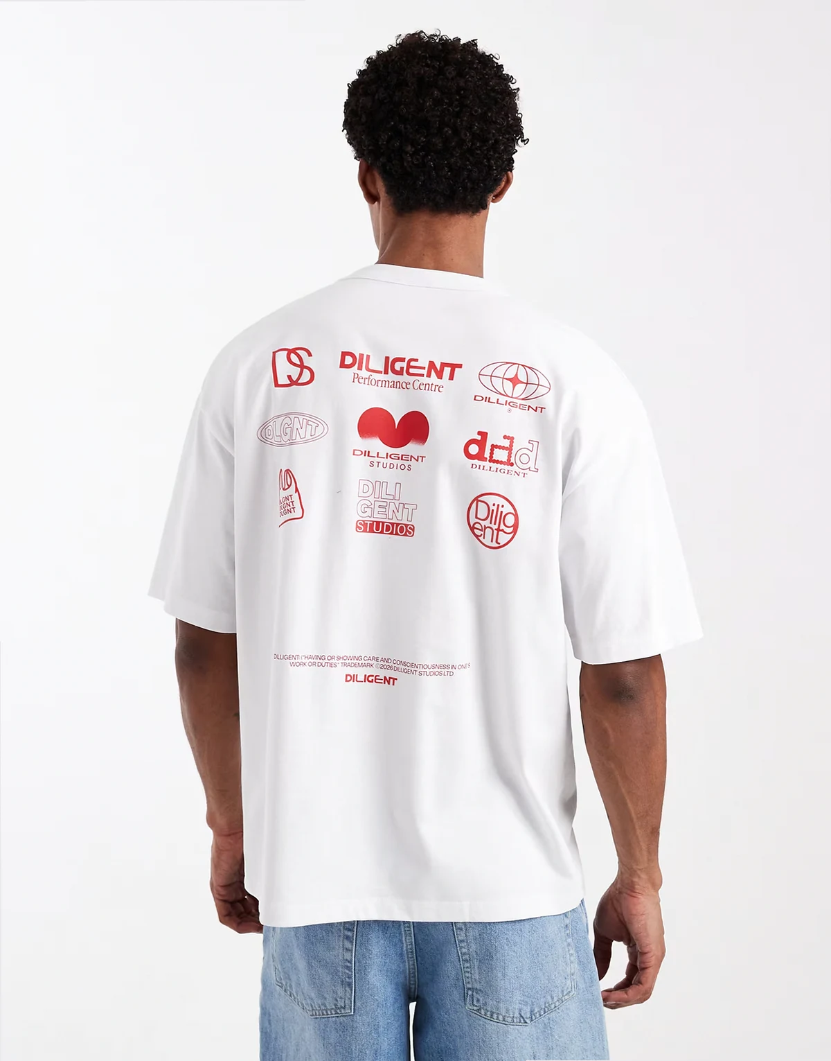 – Biały gruby T-shirt oversize z grafiką na plecach