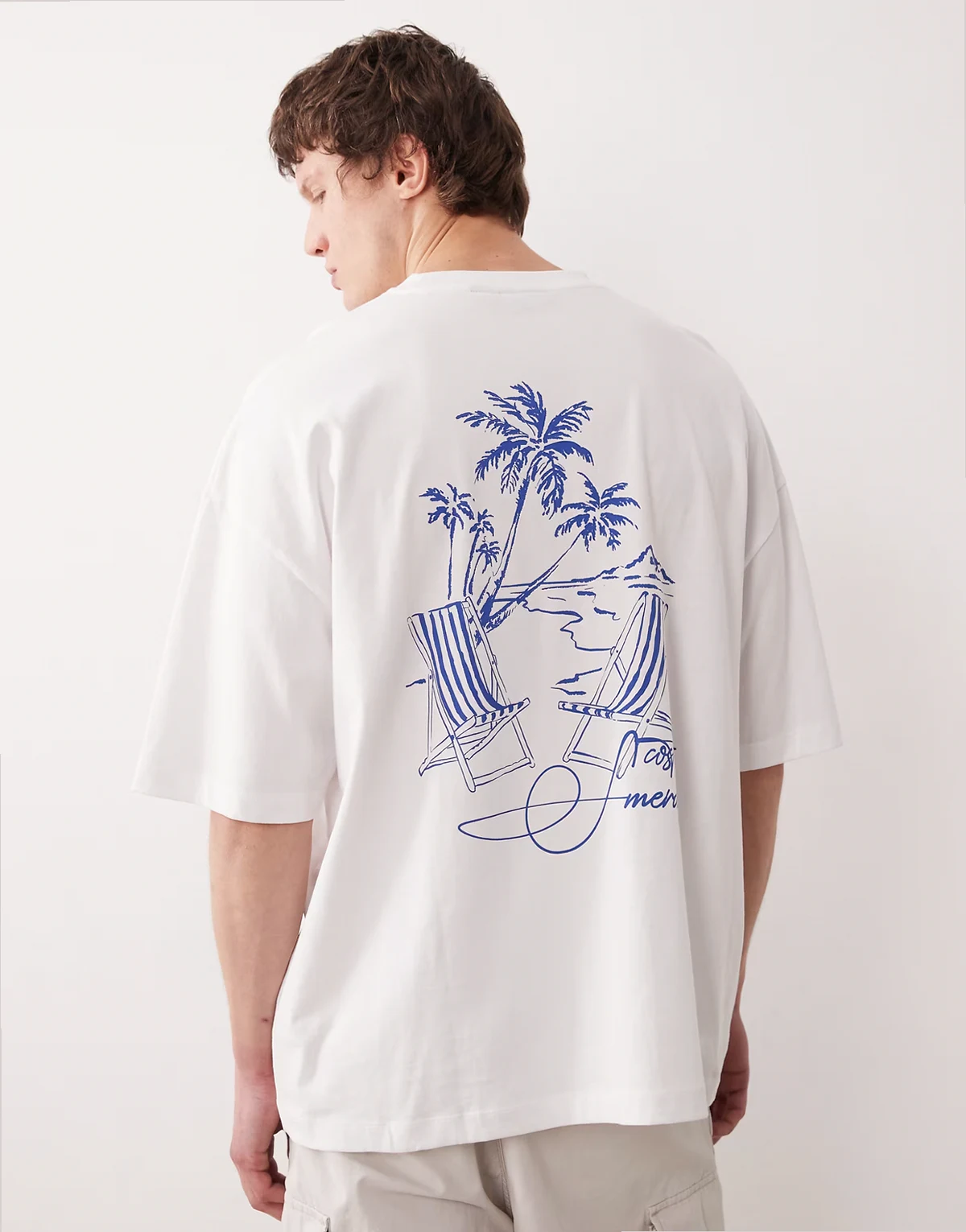 – Biały T-shirt oversize z nadrukiem plaży