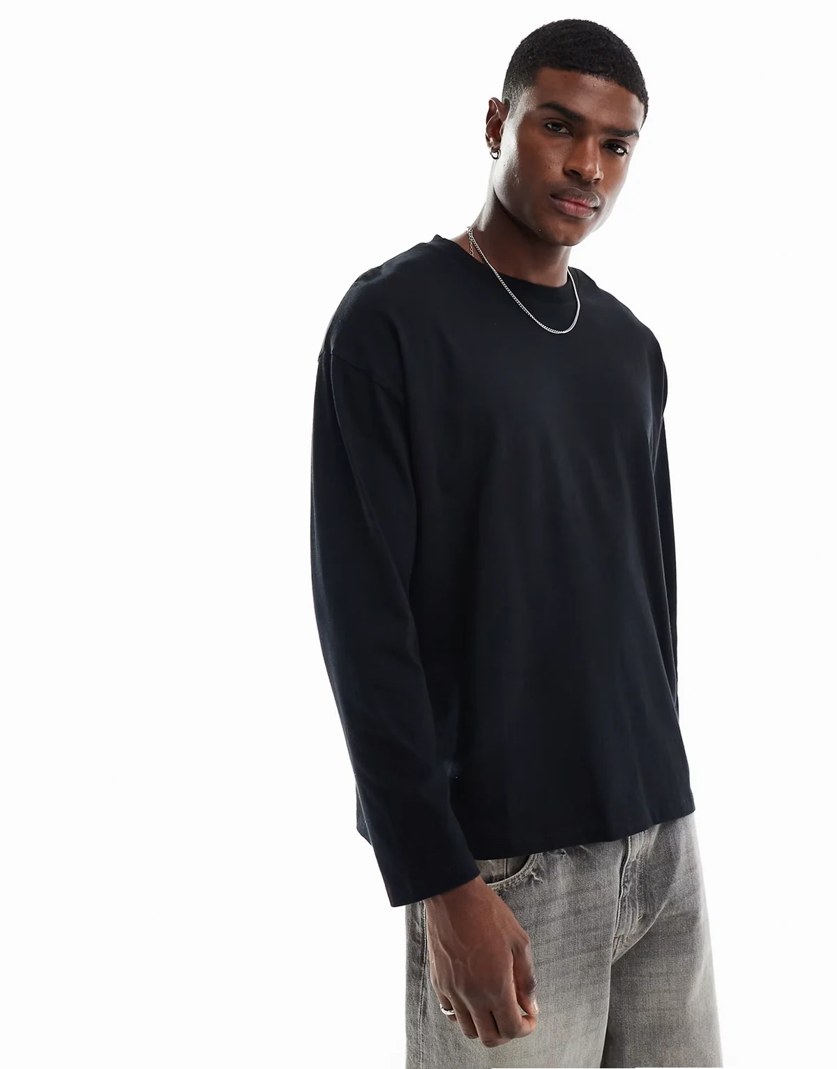 – Essential – Czarny T-shirt oversize z długim rękawem