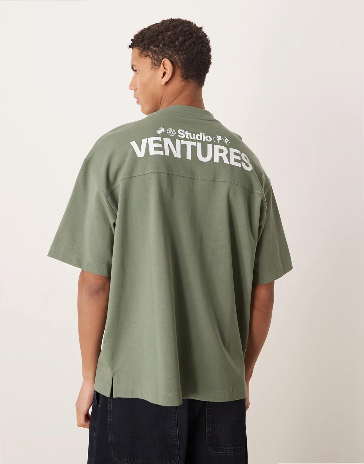 – Circular Design Collection – Bardzo gruby zielony T-shirt oversize z grafiką z napisem Studio Ventures