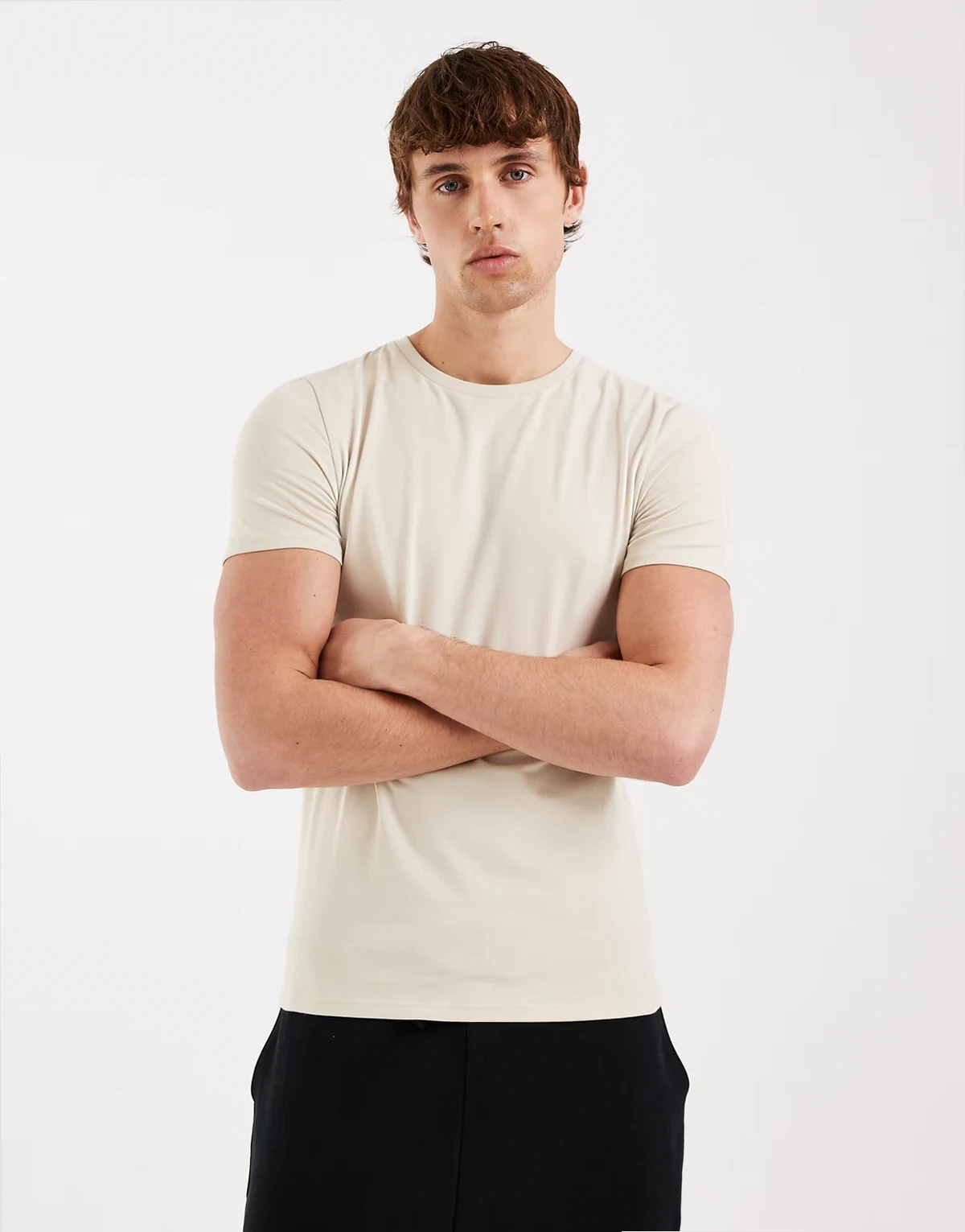 – Essentials – Szarobeżowy T-shirt o kroju podkreślającym sylwetkę