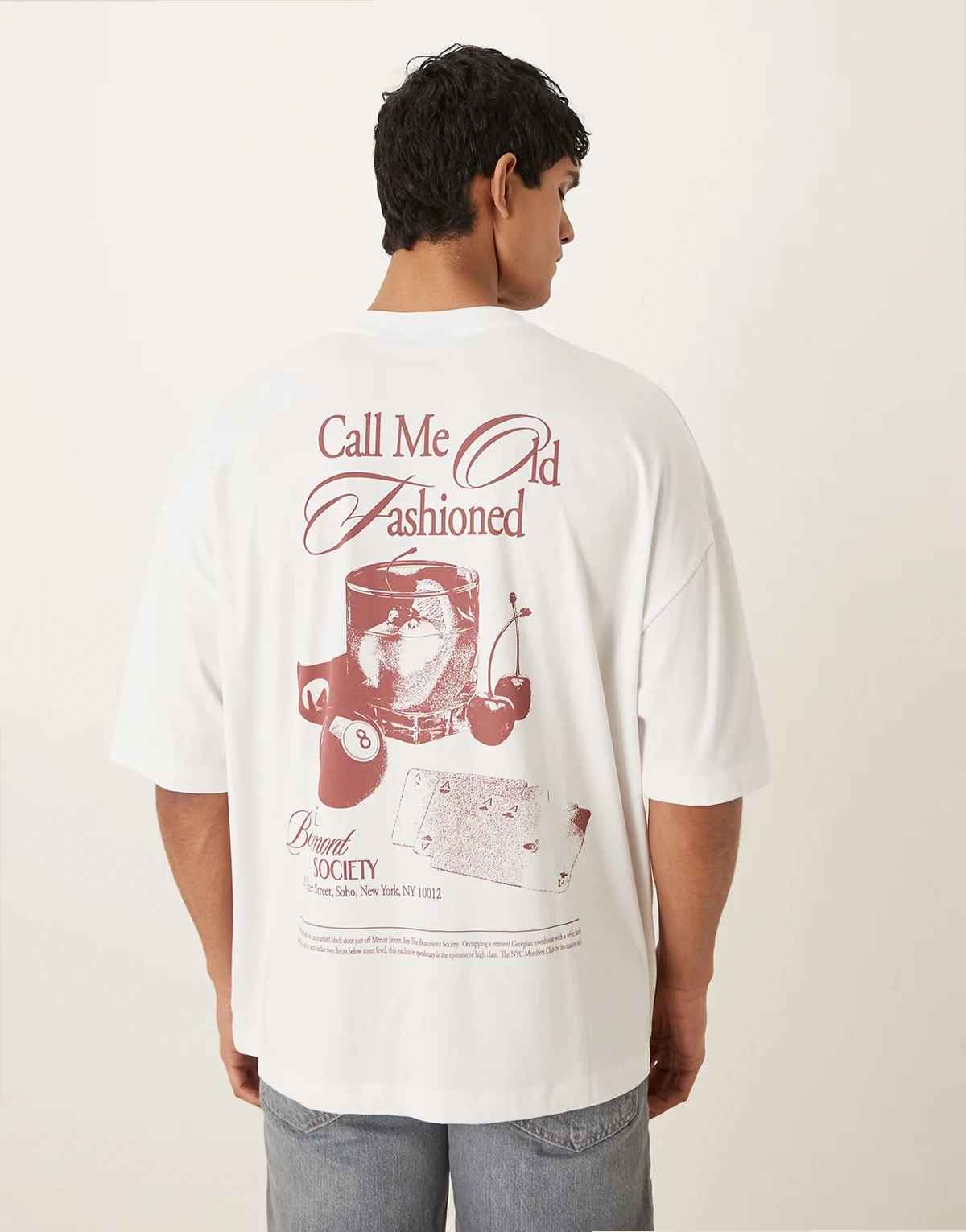 – Biały T-shirt oversize z grafiką z napisem „Old Fashioned”