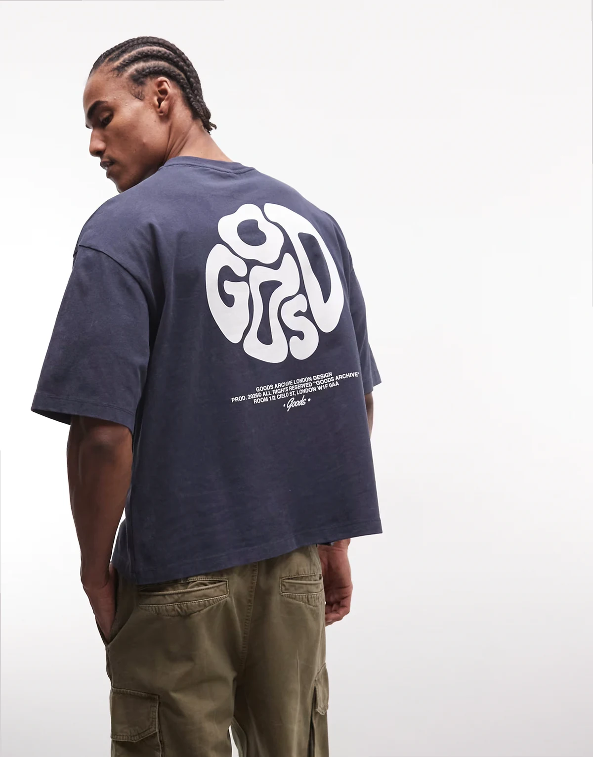 – Granatowy gruby T-shirt oversize o pudełkowym kroju z grafiką na plecach