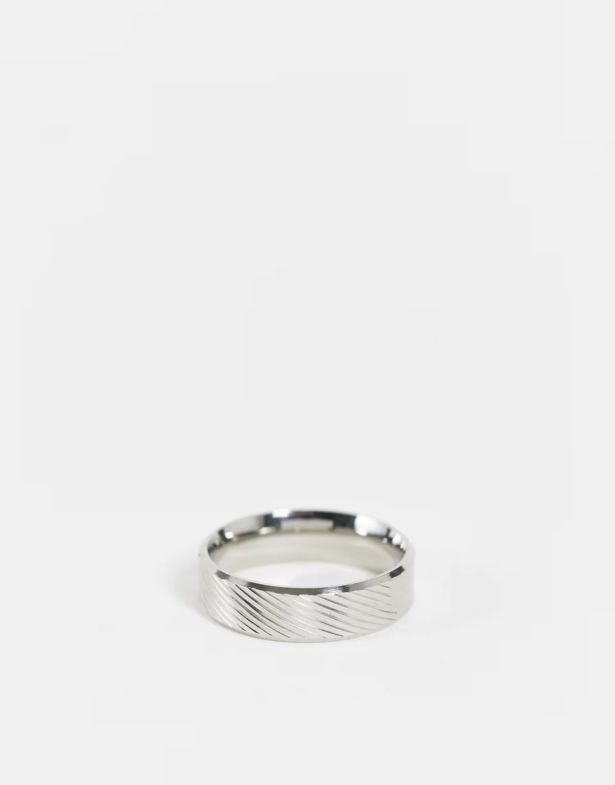 – Bandring aus wasserfestem Edelstahl in Silberoptik mit horizontaler Prägung