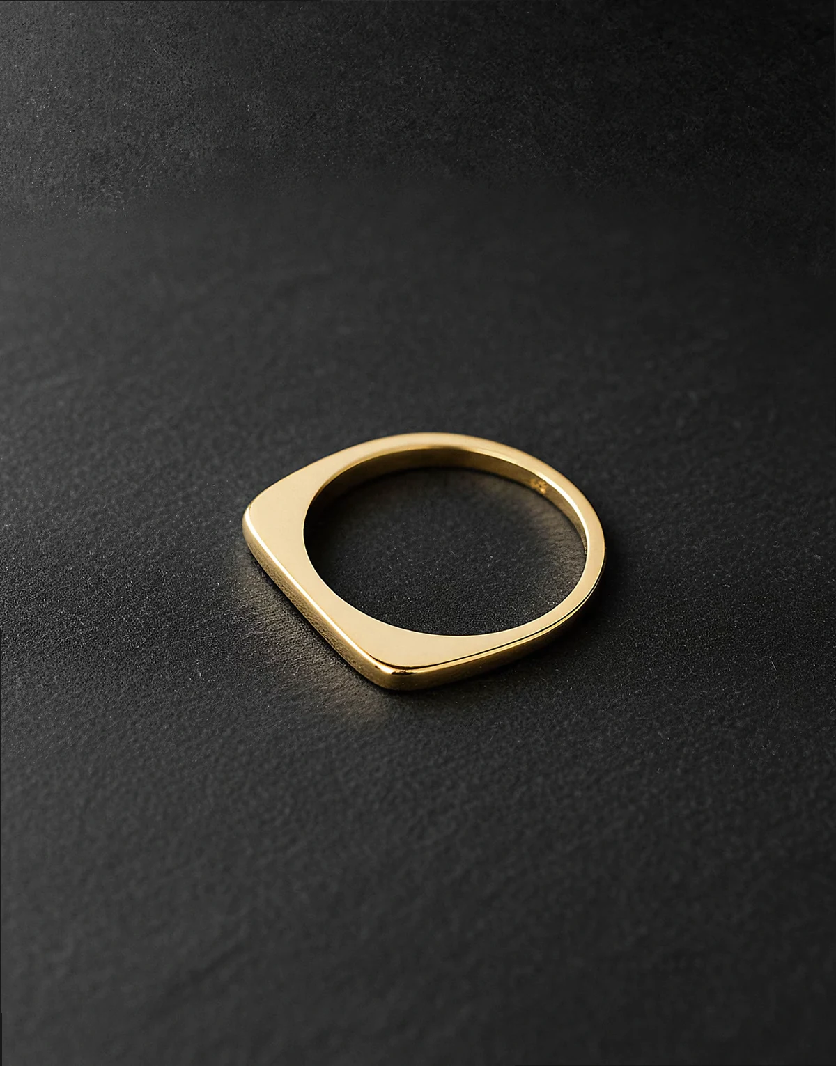 – Schmaler Siegelring aus Sterlingsilber in Goldoptik