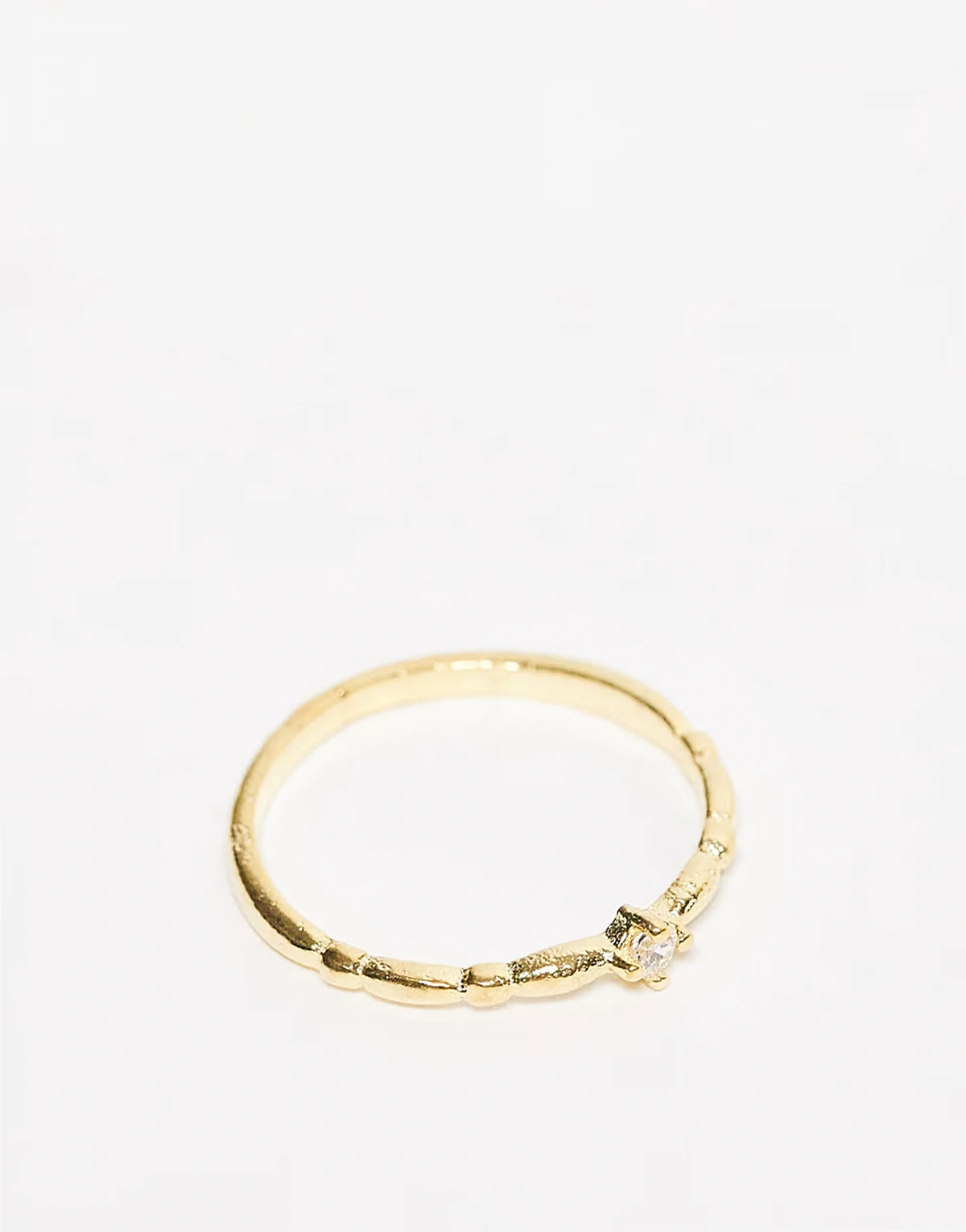 – Pozłacany pierścionek z cyrkonią