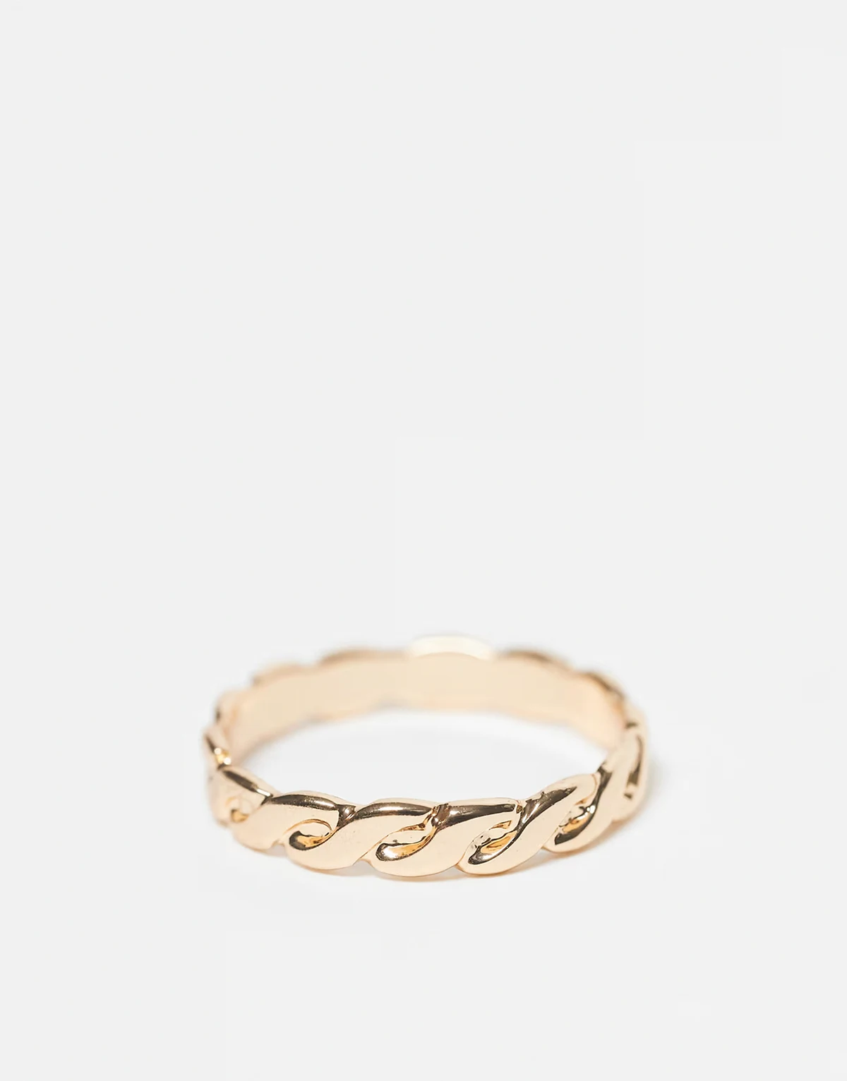 – Goldfarbener Ring mit Wellen-Design