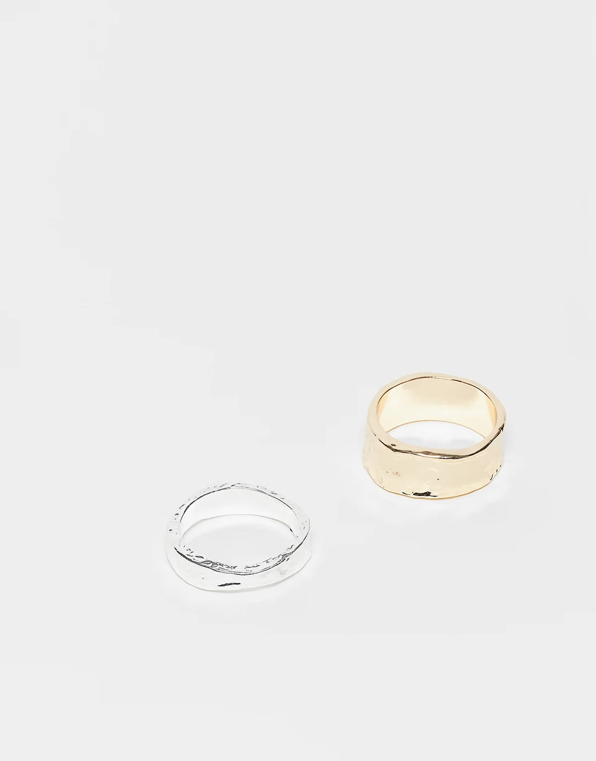 Unisex – Zestaw młotkowanych pierścionków z mieszanych metali w kolorach srebrnym i złotym