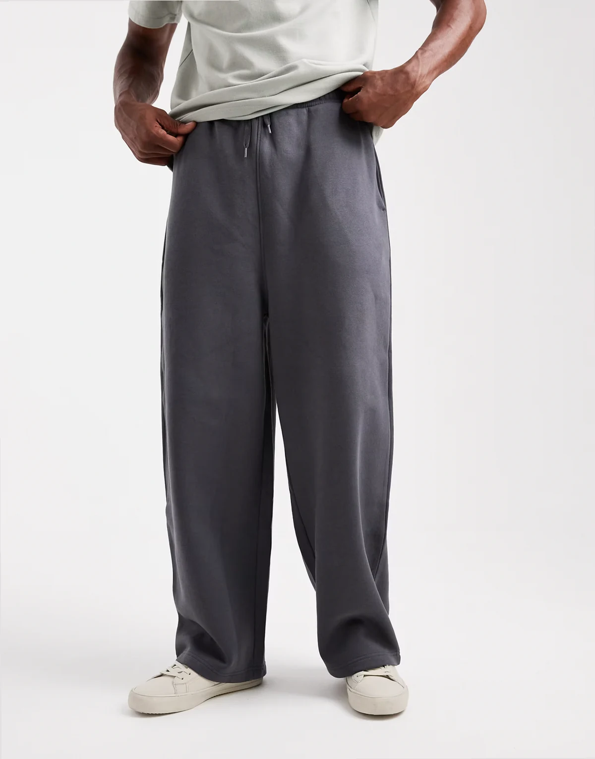 – Locker geschnittene Basic-Jogginghose in Asphaltgrau
