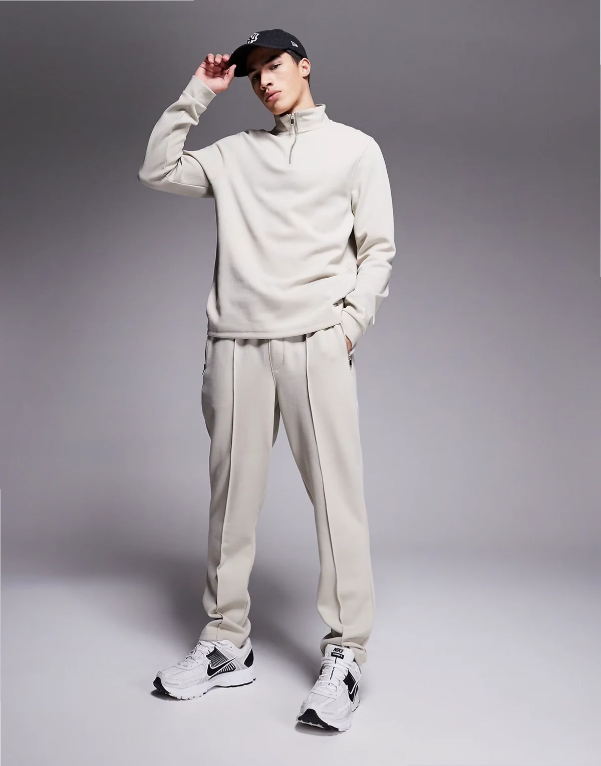 smart sweatpants and sweatshirt set in light gray