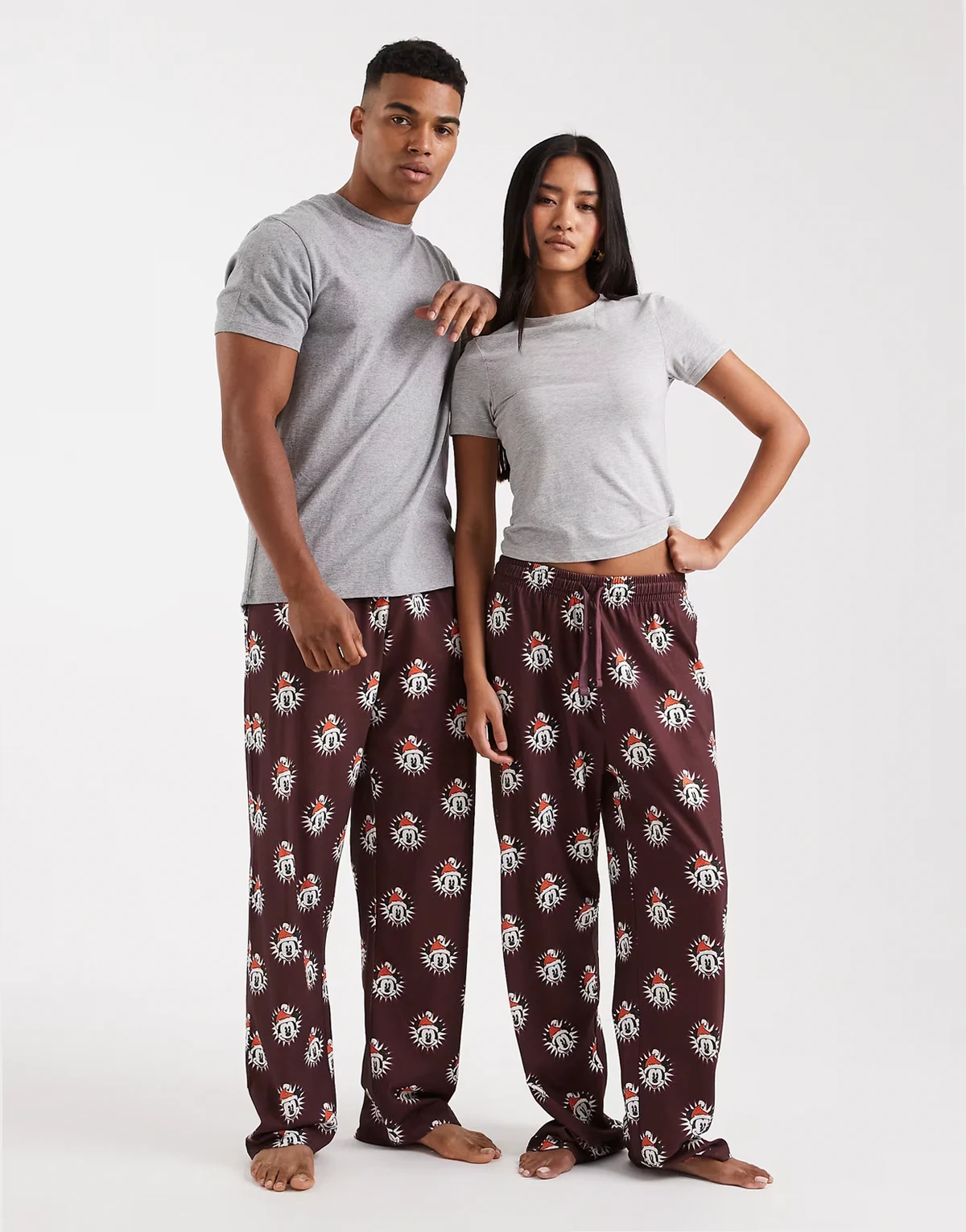 – Lounge-Hose in Burgunderrot mit weihnachtlichem Micky-Maus-Muster von Disney