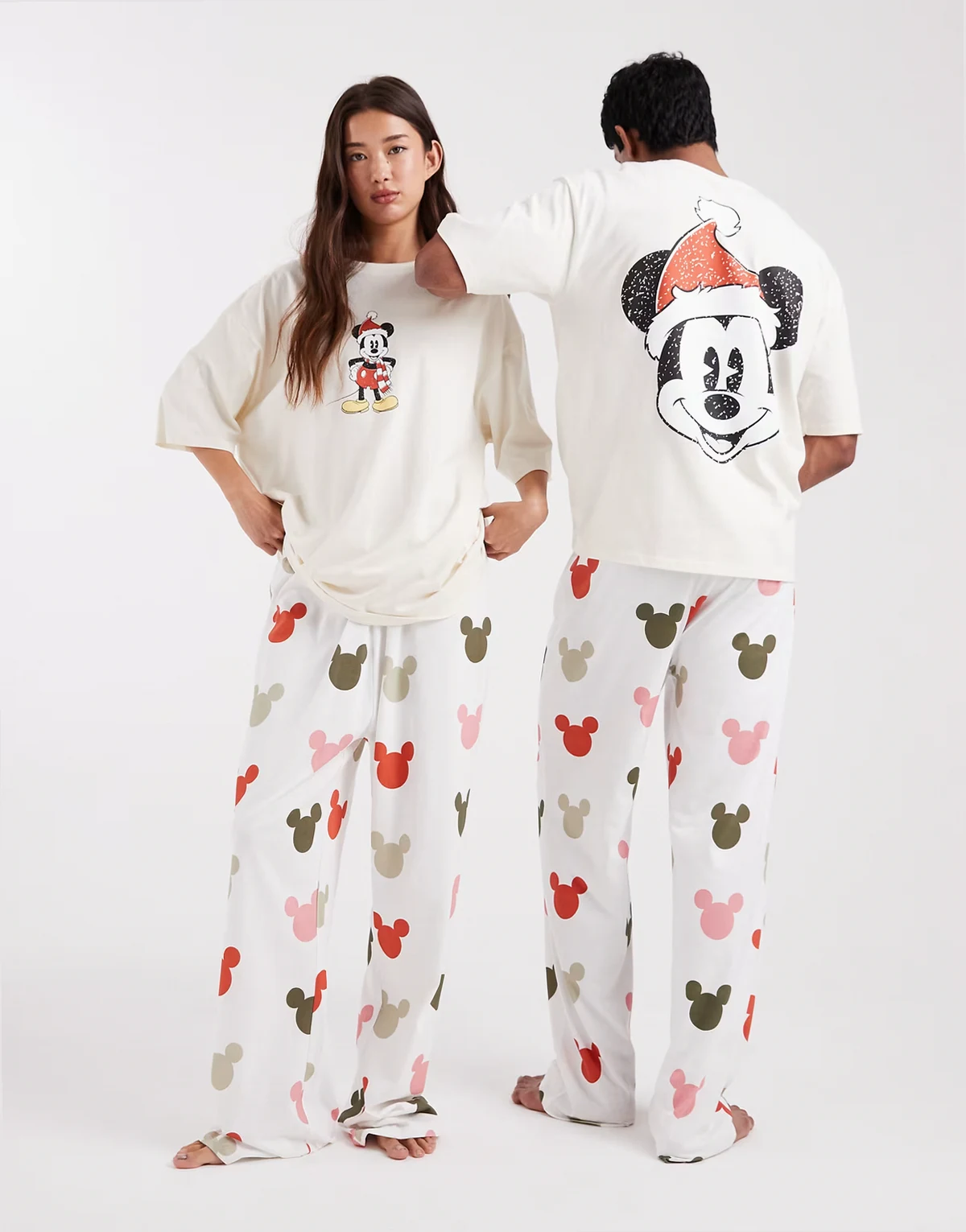 – Disney – Pyjama-Set in Cremeweiß mit weihnachtlichem Micky-Maus-Print