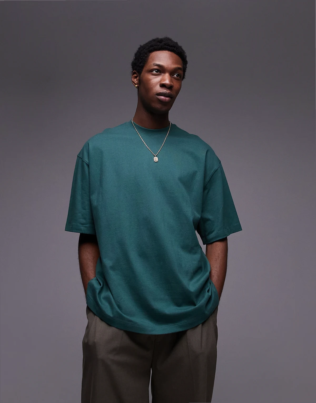 – Ciemnozielony T-shirt extreme oversize