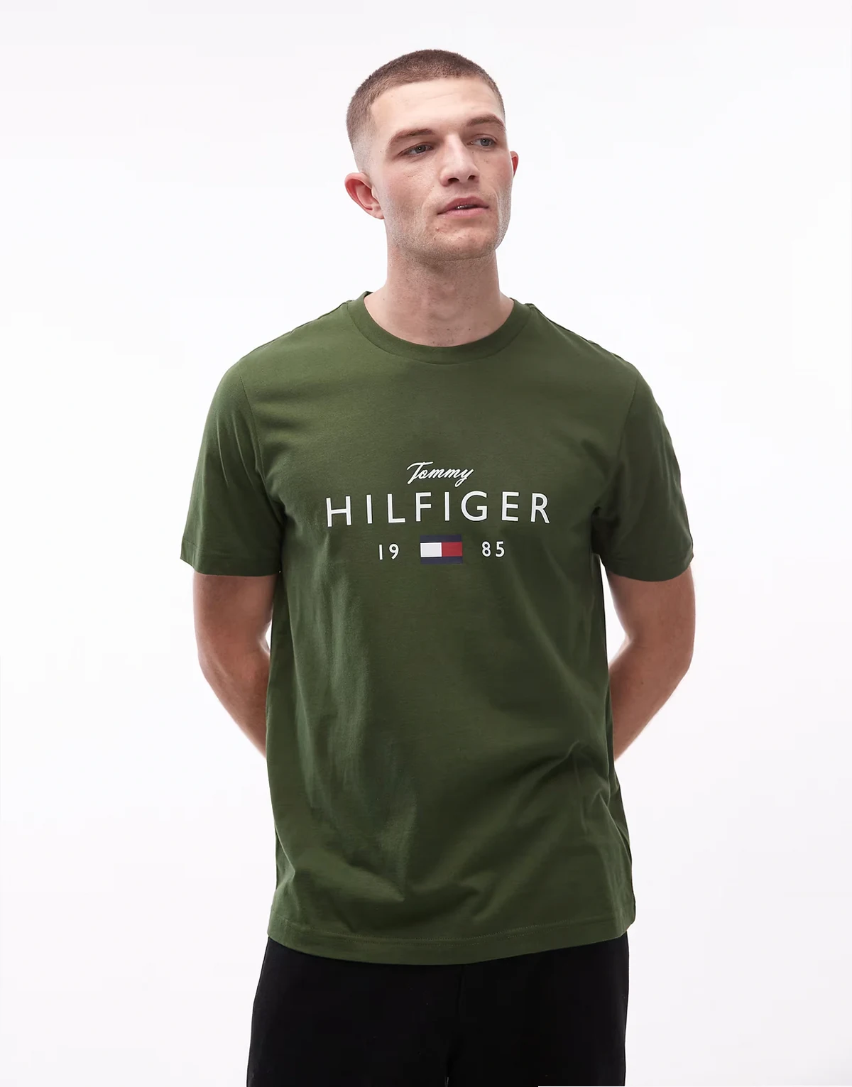 – Ciemnozielony T-shirt z logo na środku
