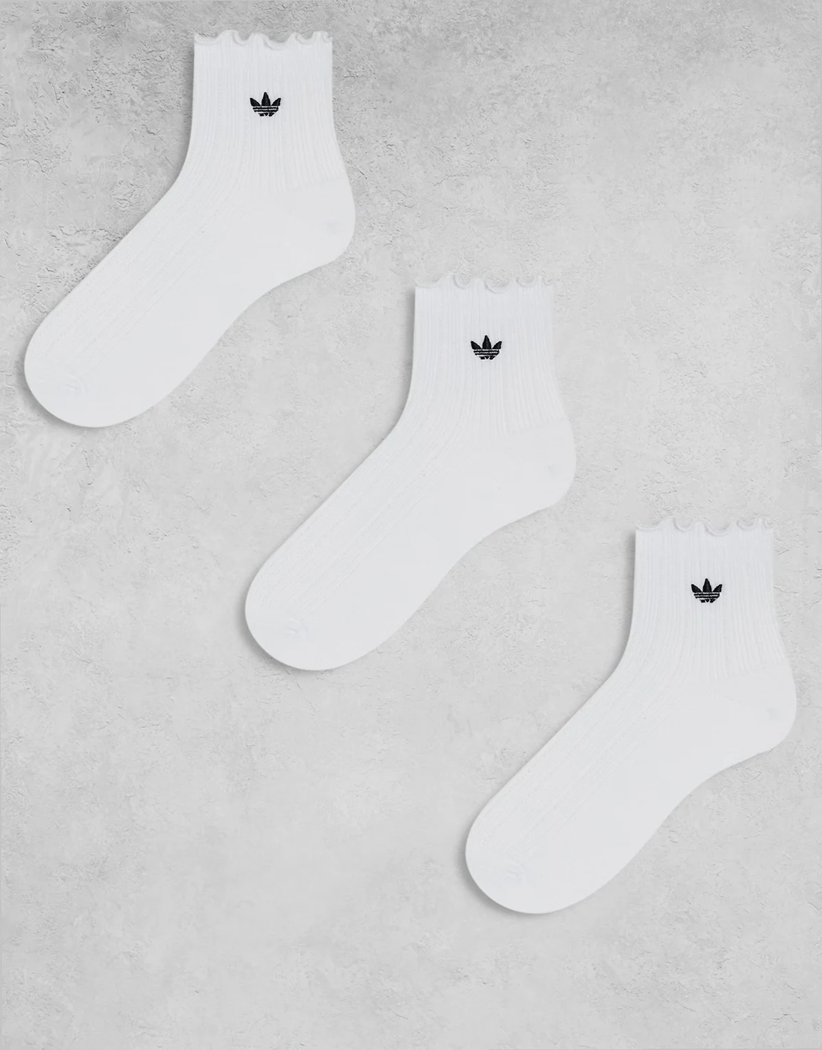 Unisex ruffle 3 pack quarter socks in white