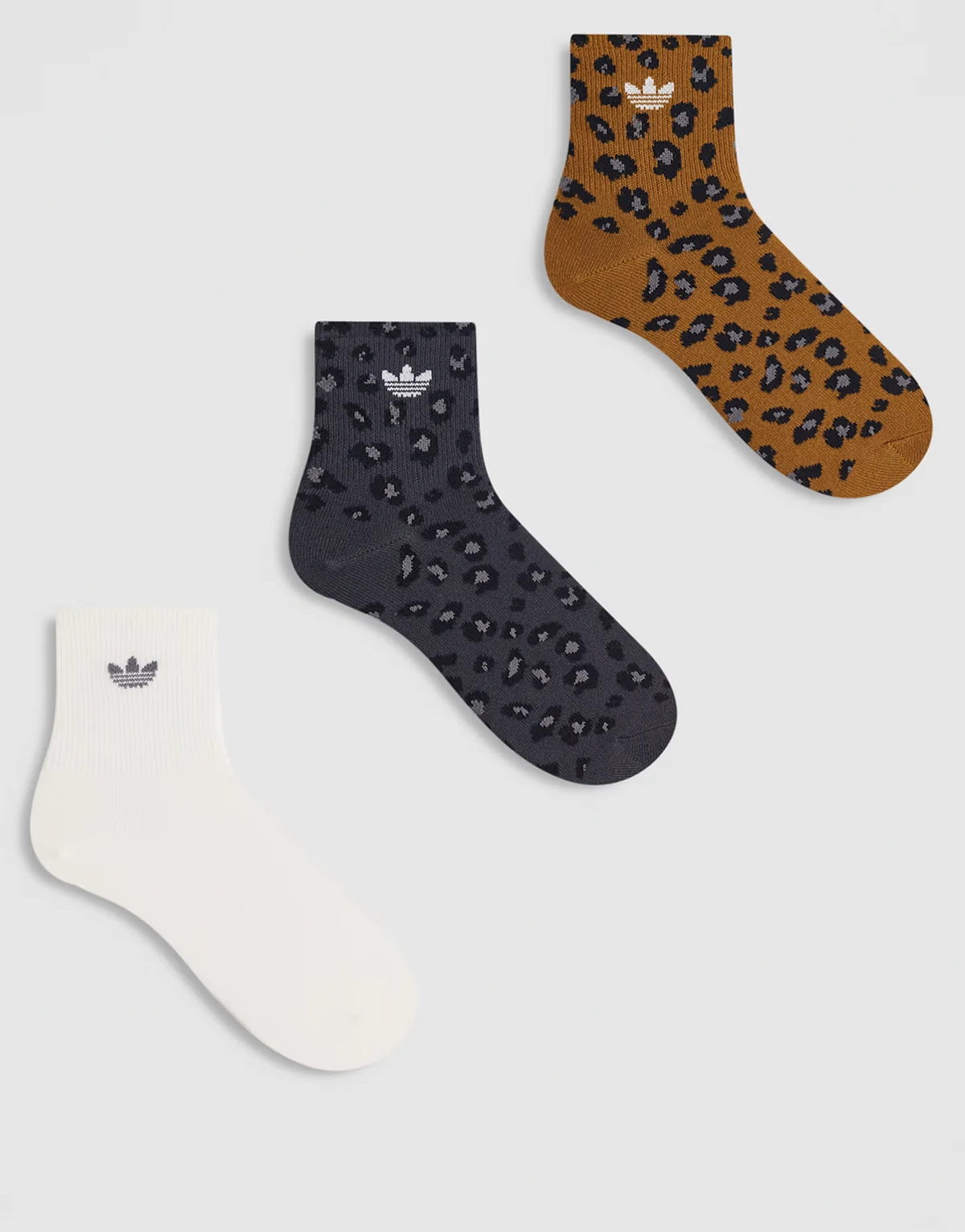 Trefoil 3 pack quarter socks in leopard print