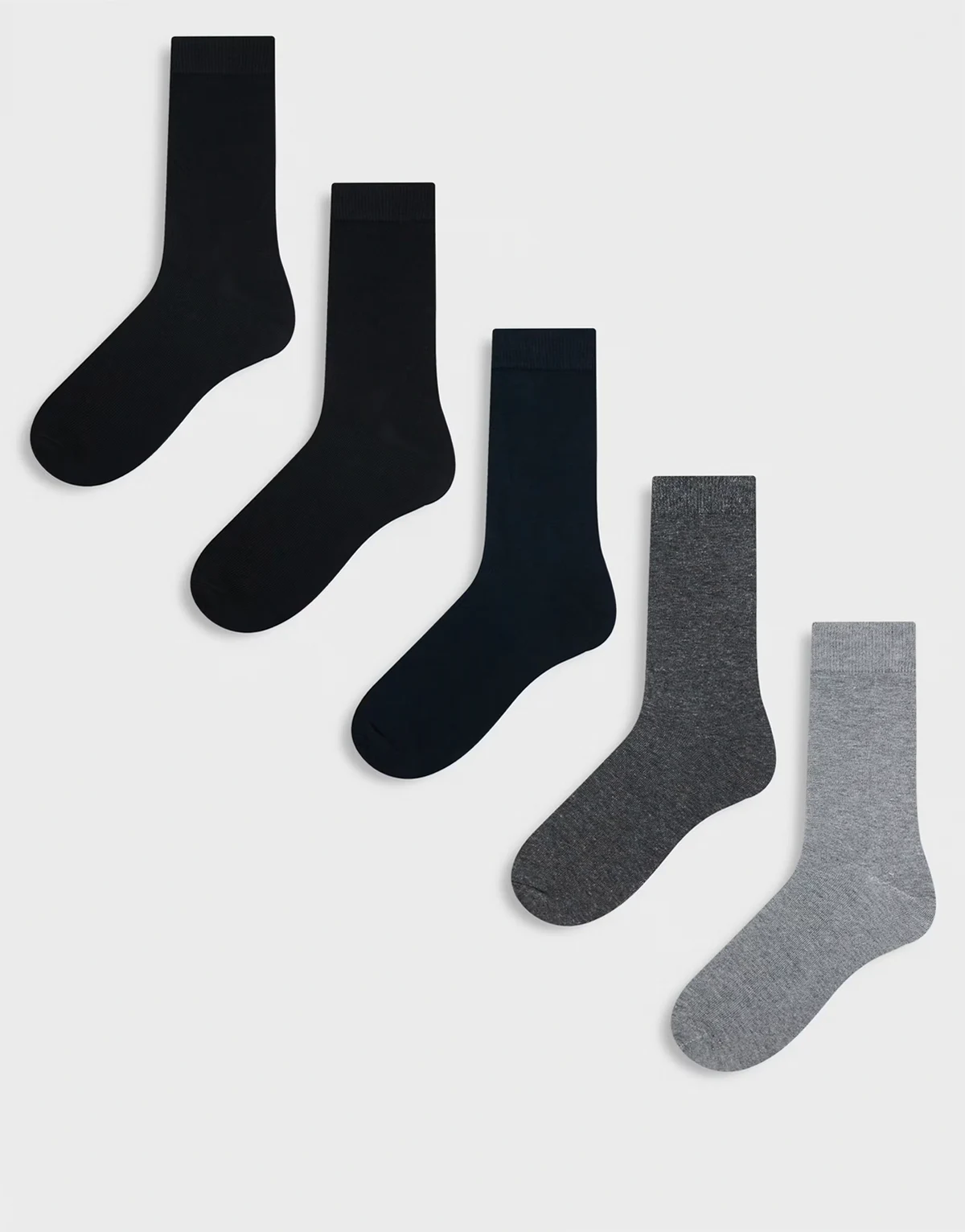 – Socken in verschiedenen Farben im 5er-Pack