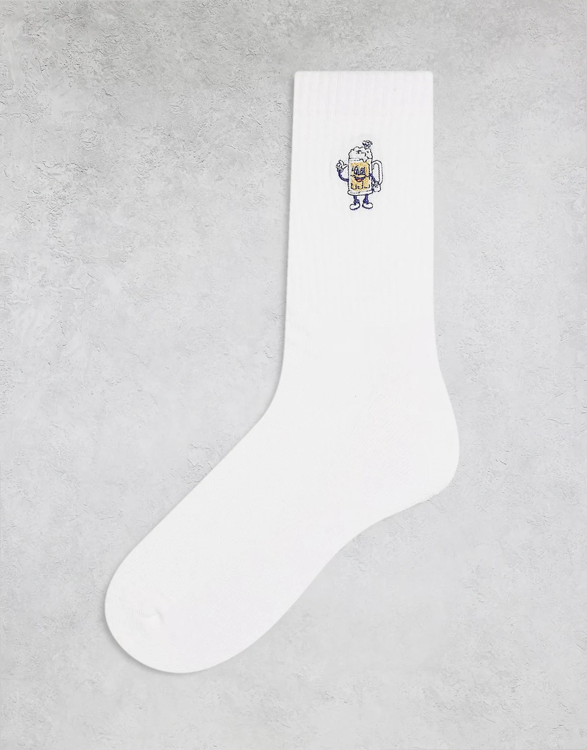 – Białe skarpetki z haftowanym motywem piwa