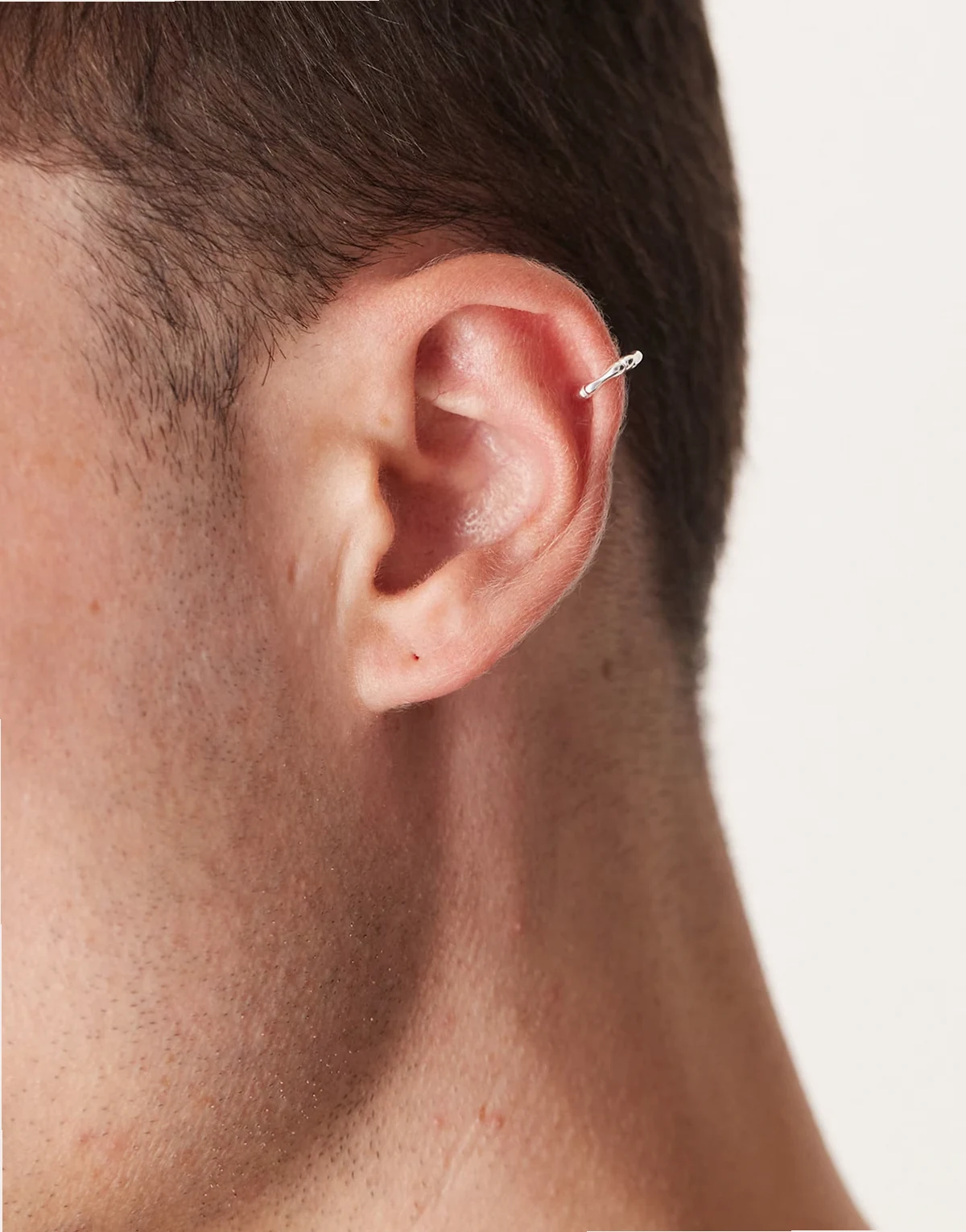 – Nausznica ze srebra wysokiej próby z efektem stopienia