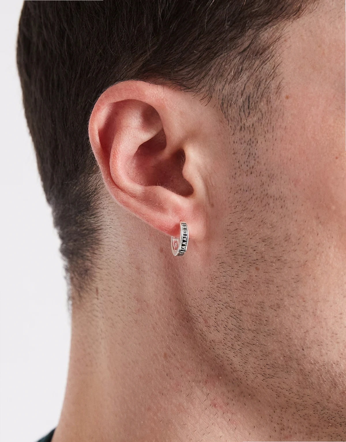 – Kolczyki-koła ze srebra wysokiej próby z rzymskimi cyframi