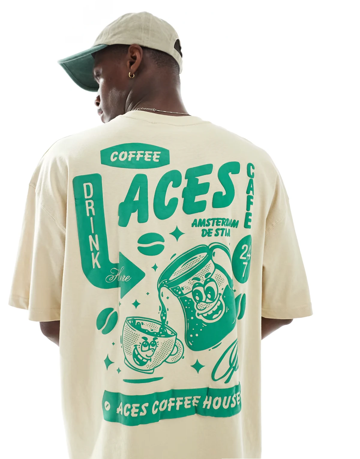 – Beżowy T-shirt oversize z grafiką z motywem kawy