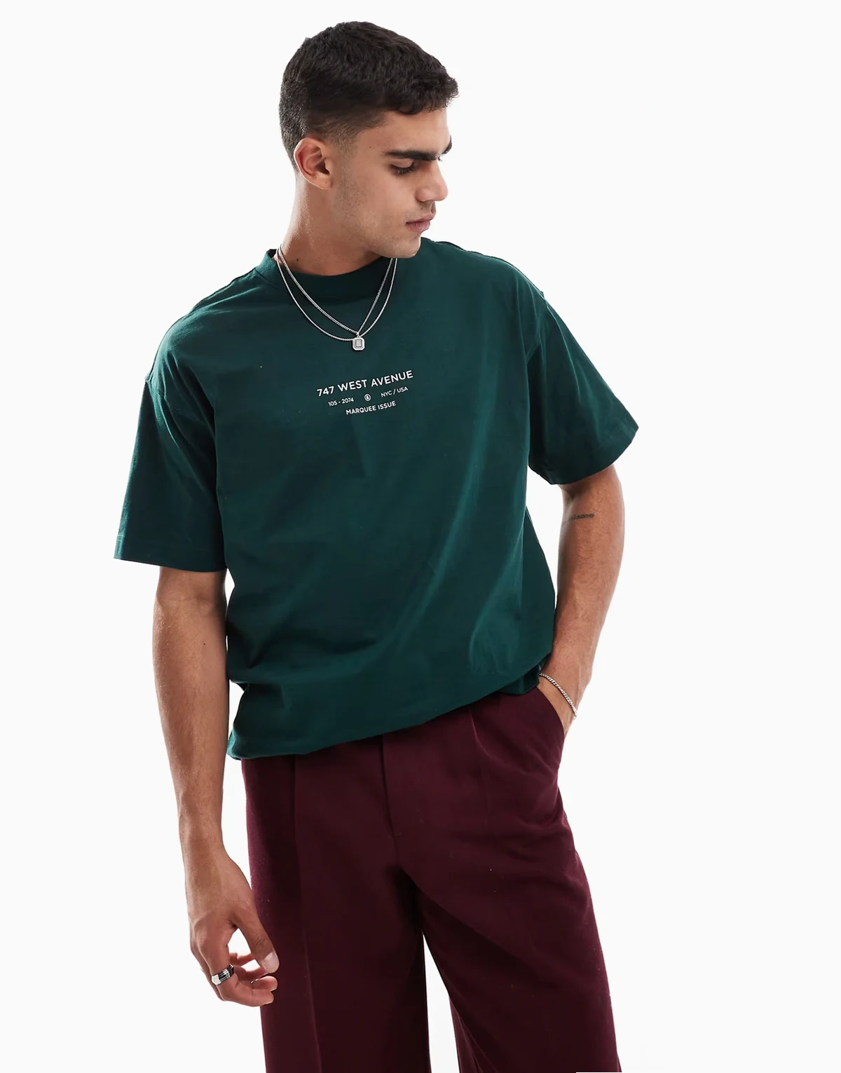 – Zielony pudełkowy T-shirt z nadrukiem „West Avenue”