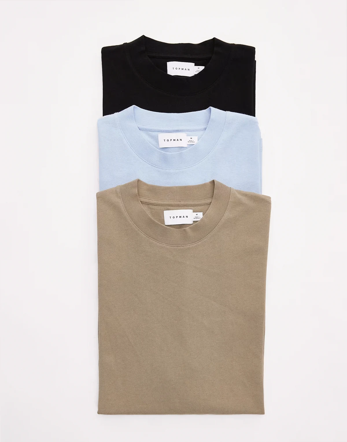 – Zestaw 3 T-shirtów o luźnym kroju w kolorze czarnym, khaki i jasnoniebieskim