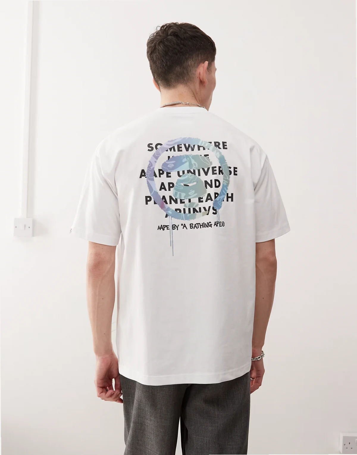 AAPE BY A BATHING APE – T-Shirt mit buntem Logoprint auf dem Rücken