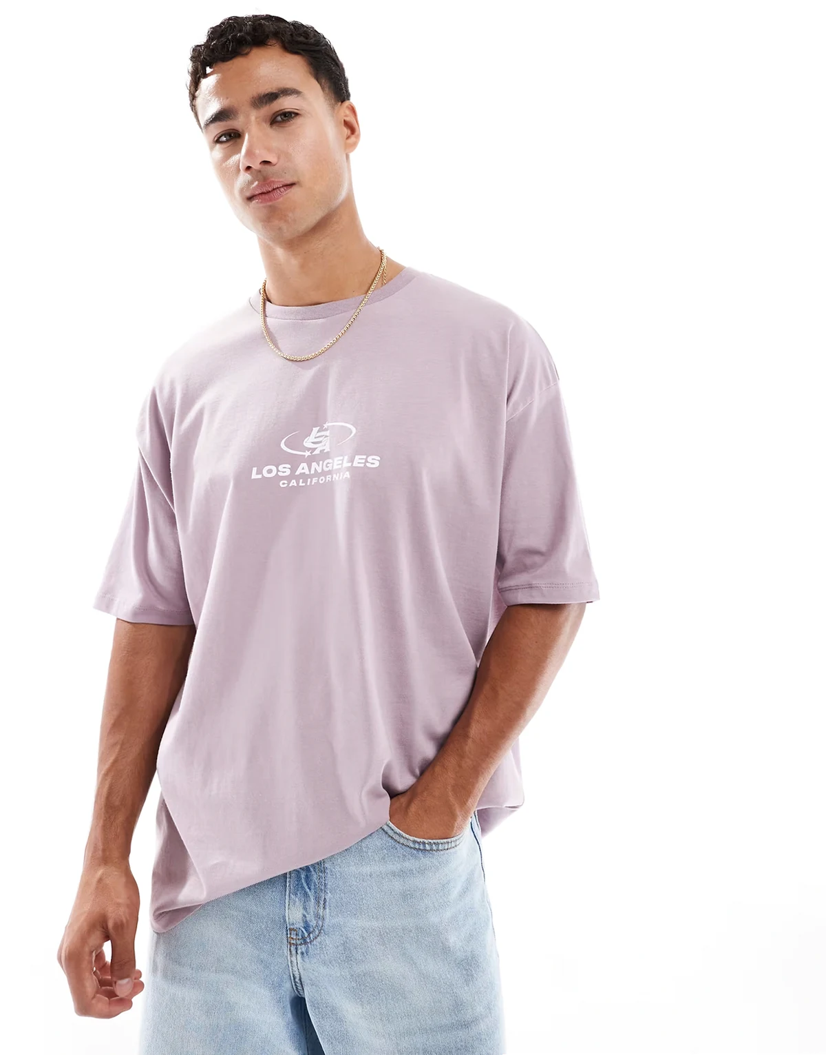 – Liliowy T-shirt oversize z grafiką z motywem miasta