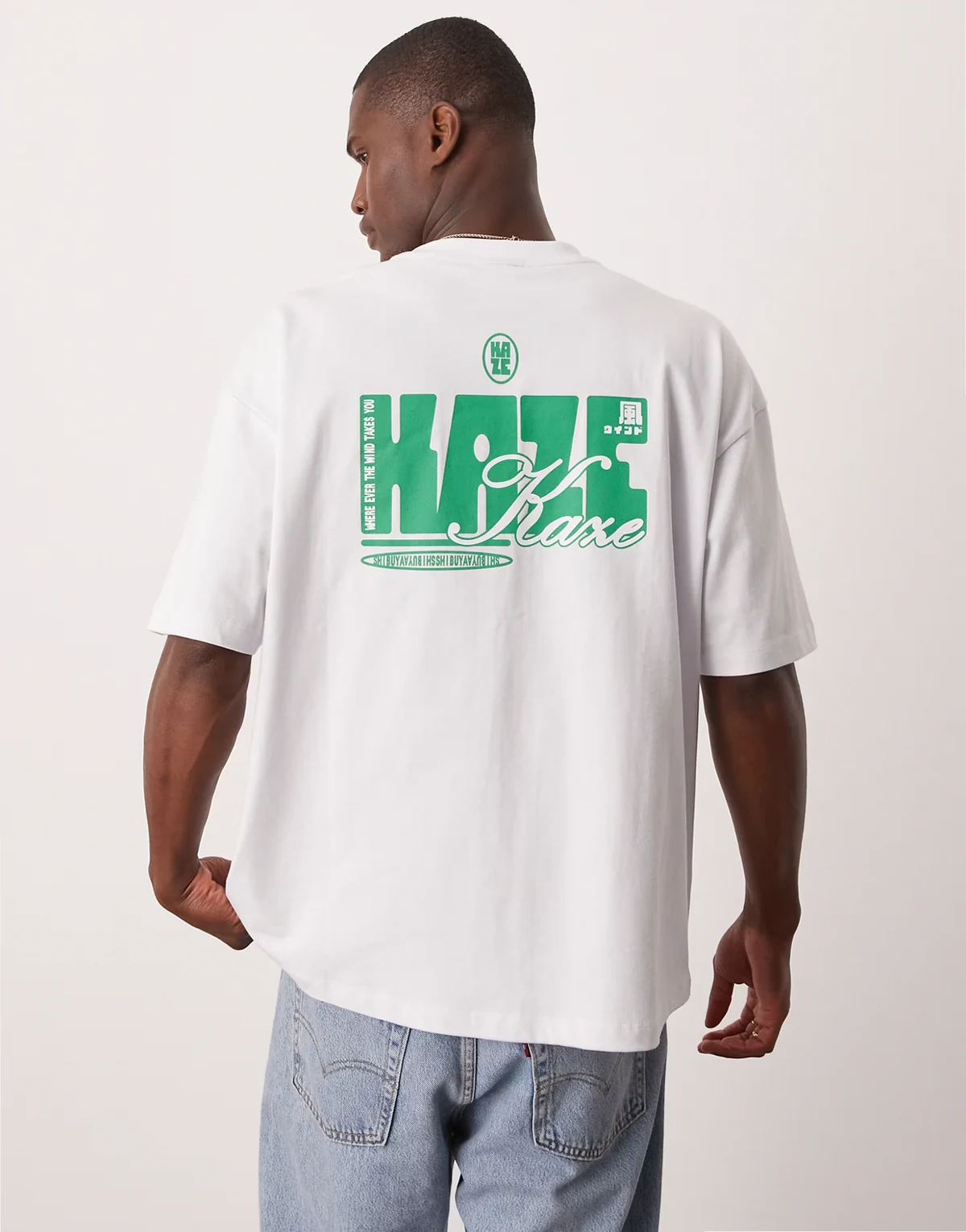– Biały gruby T-shirt oversize z nadrukiem