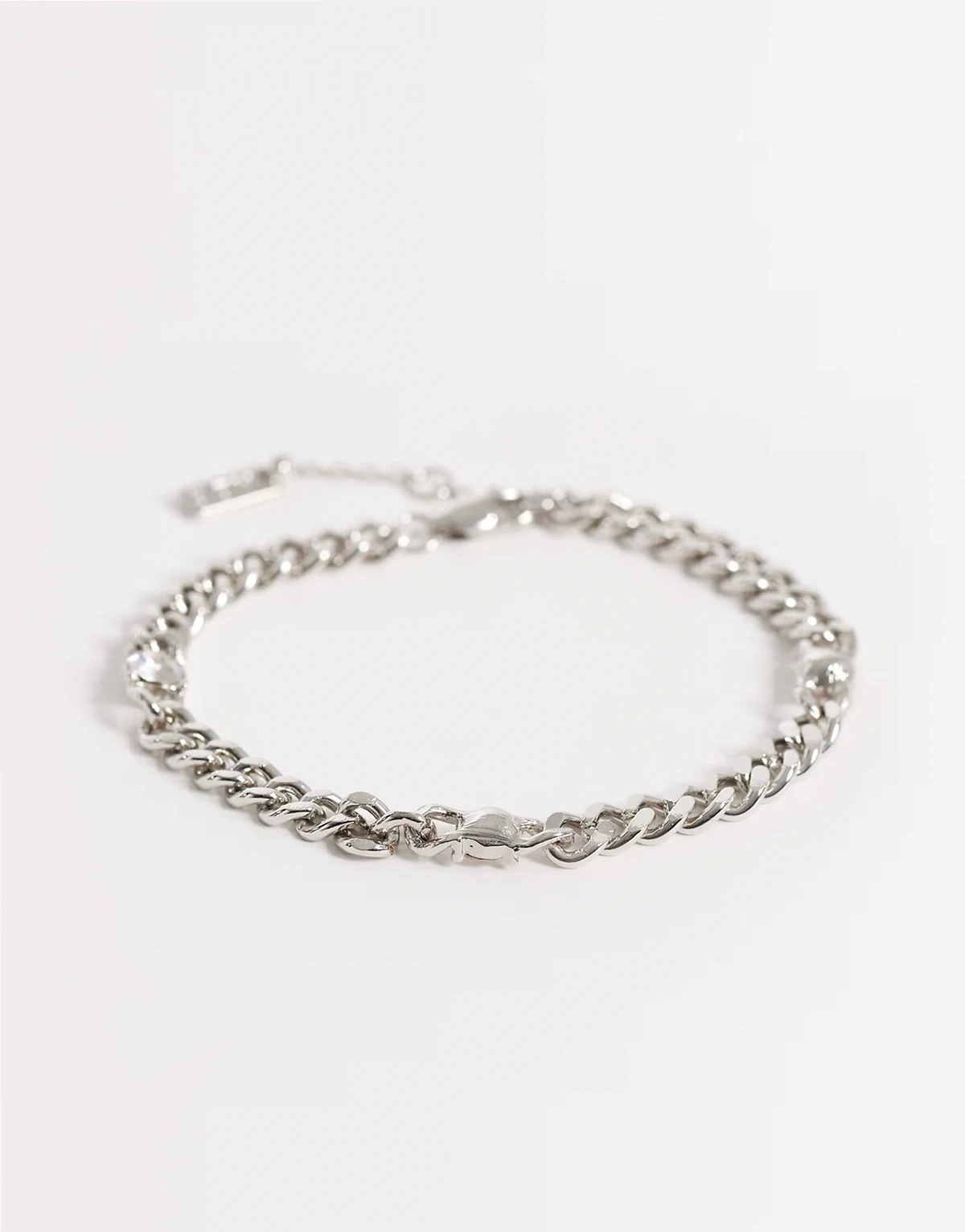 – Bransoletka łańcuszkowa w kolorze srebra z kryształkami