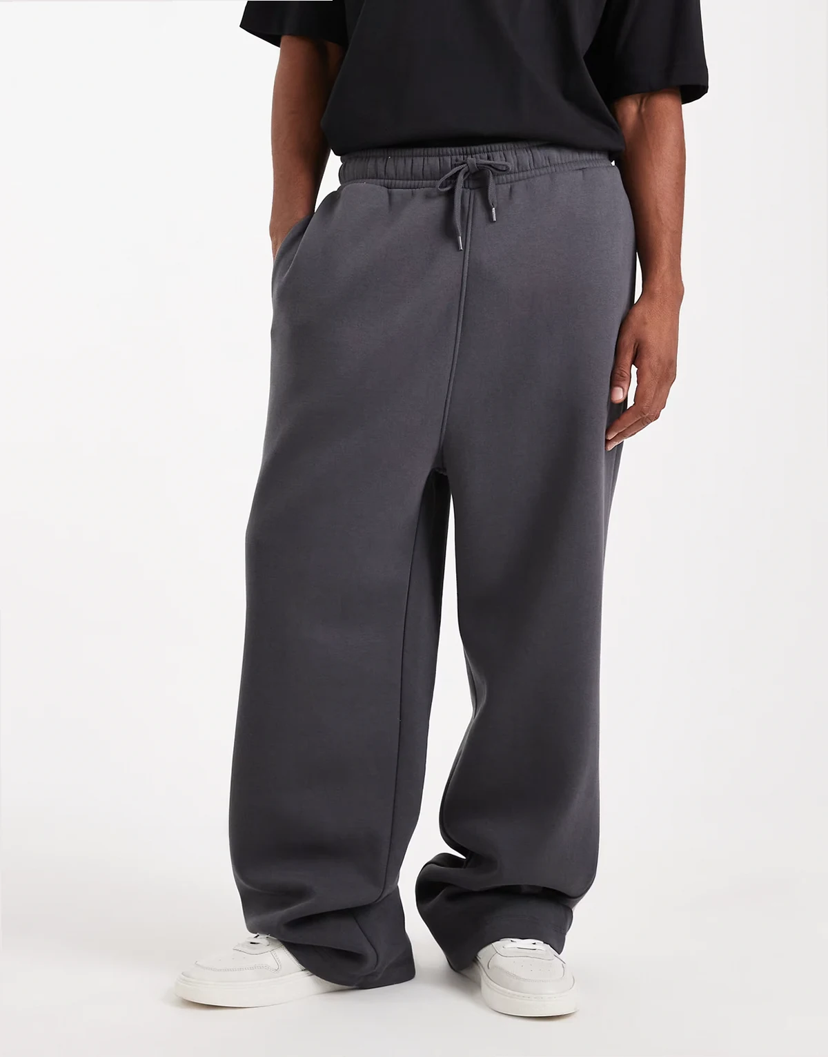 – Essentials – Jogginghose in verwaschenem Schwarz mit weitem Bein