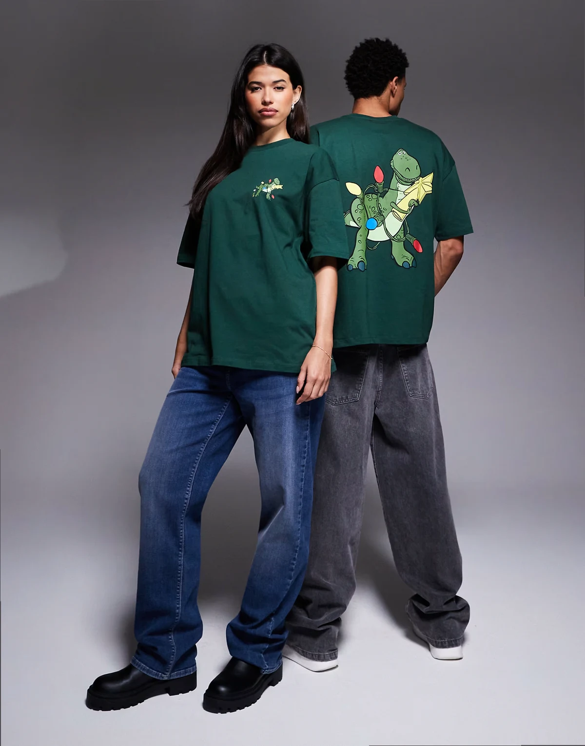 – Disney Pixar – Ciemnozielony świąteczny T-shirt unisex o kroju oversize z nadrukiem „Toy Story”