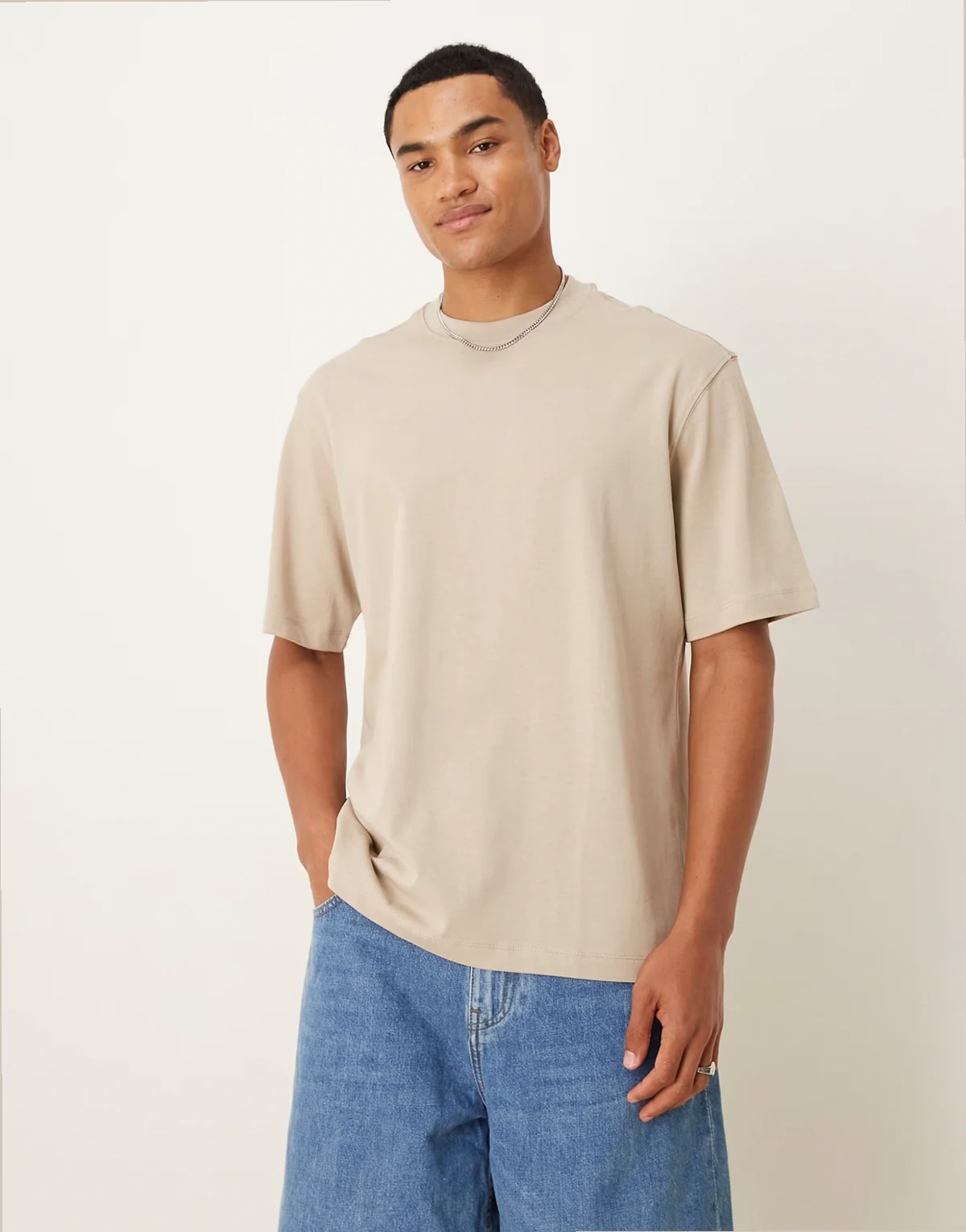 – Locker geschnittenes T-Shirt aus 100% Baumwolle in Hellbeige
