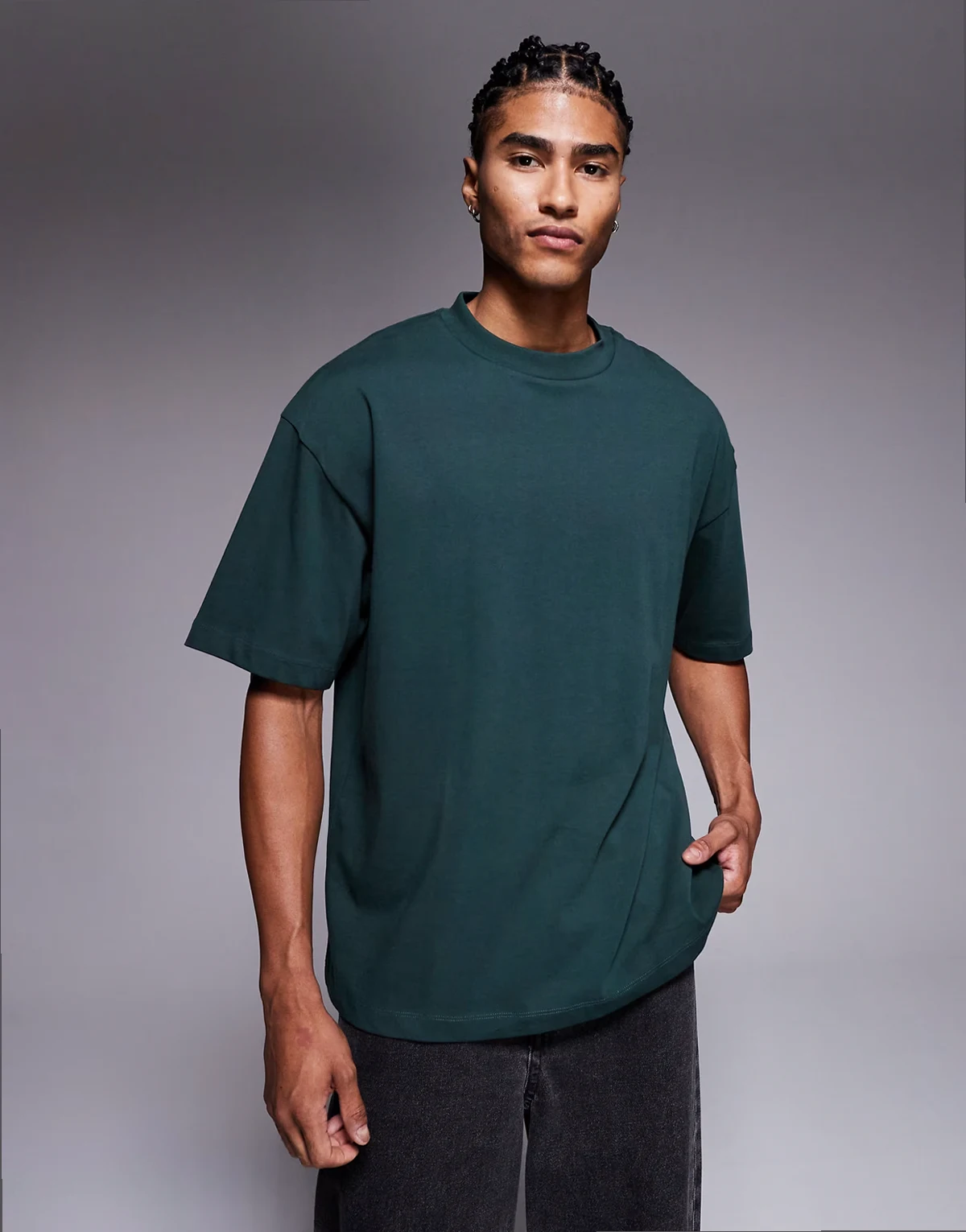 – Ciemnozielony bardzo gruby T-shirt oversize