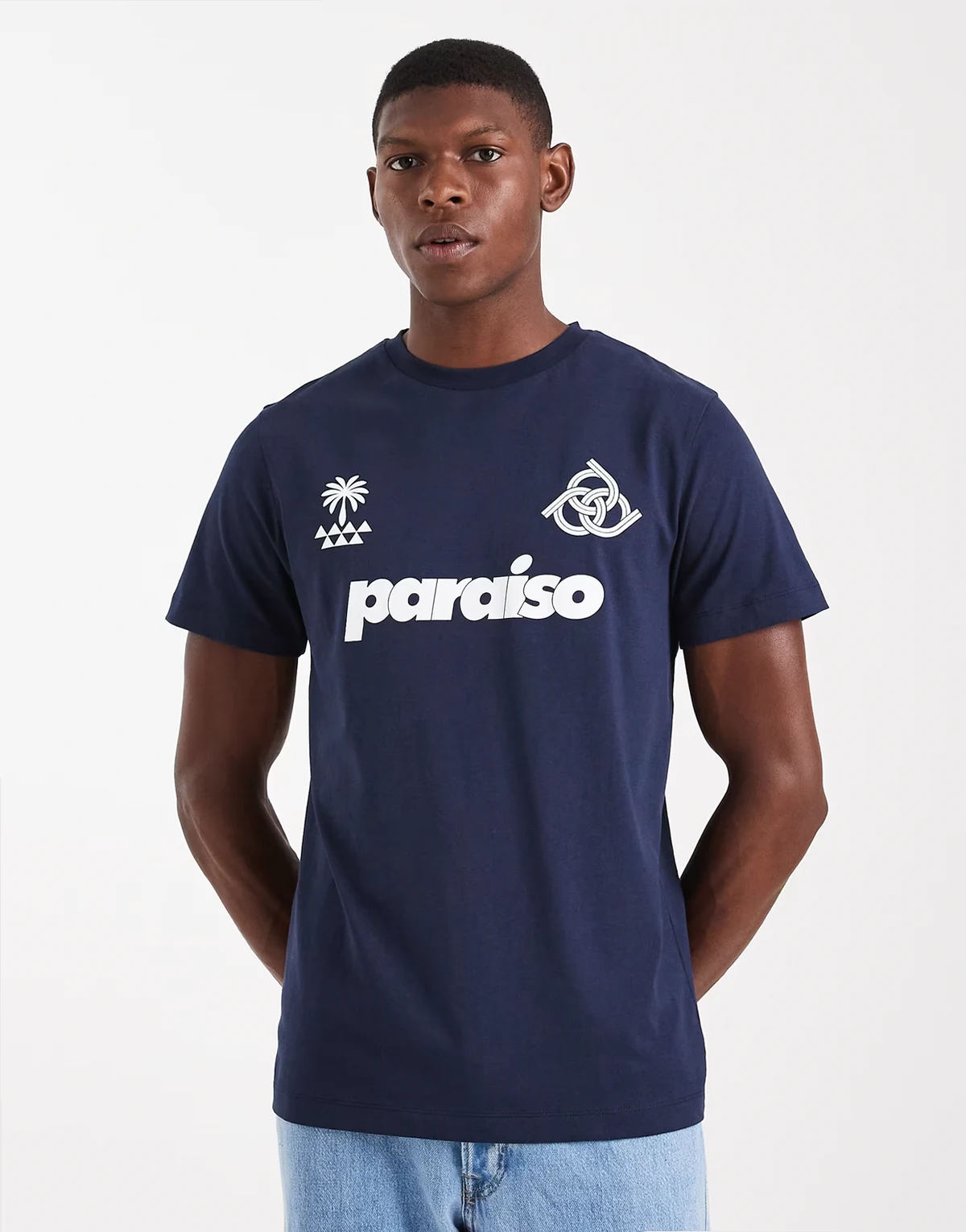 – Grafitowy T-shirt ze sportową grafiką