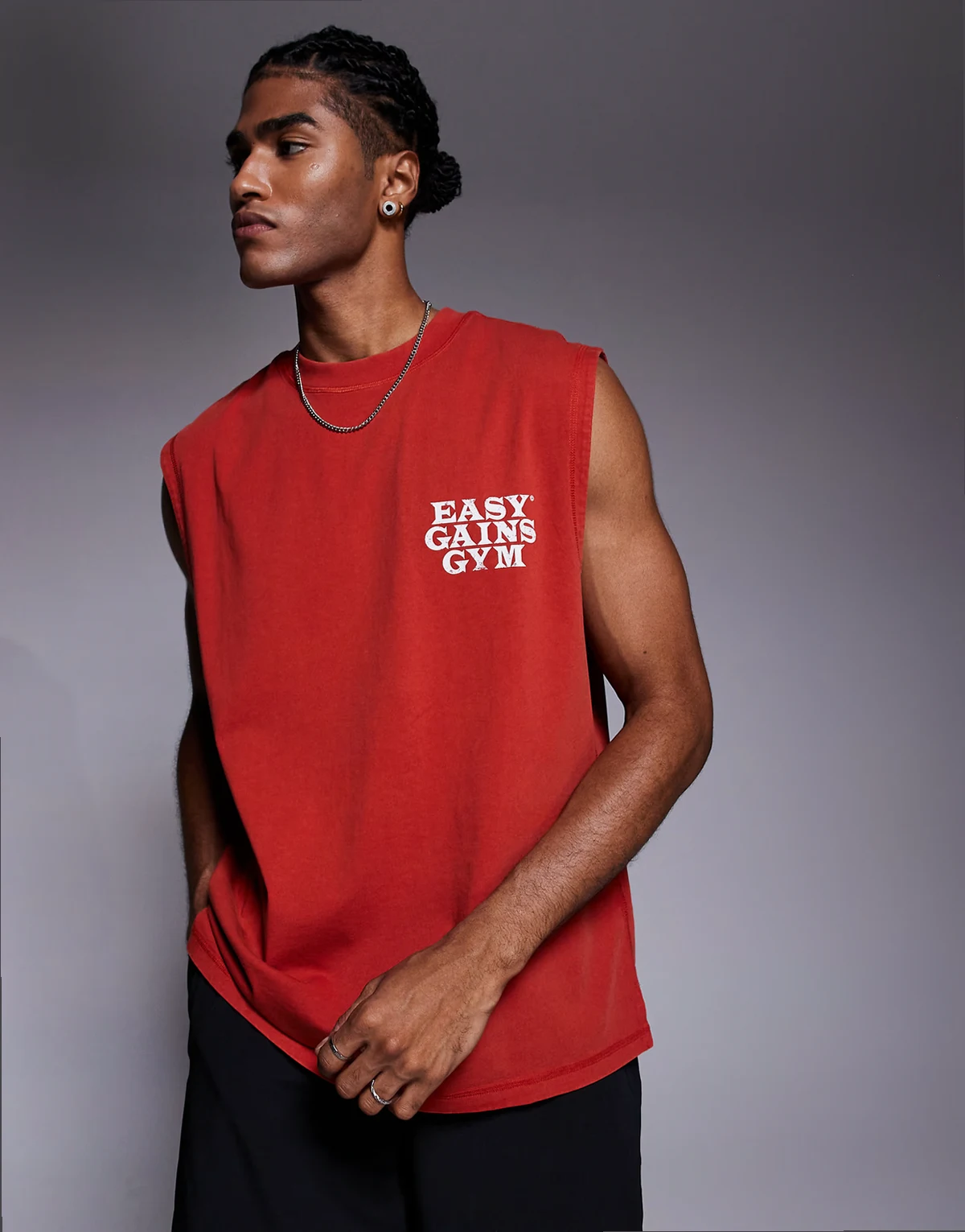 cotton oversized pump training tank top with chest graphic and quick dry finish in washed red