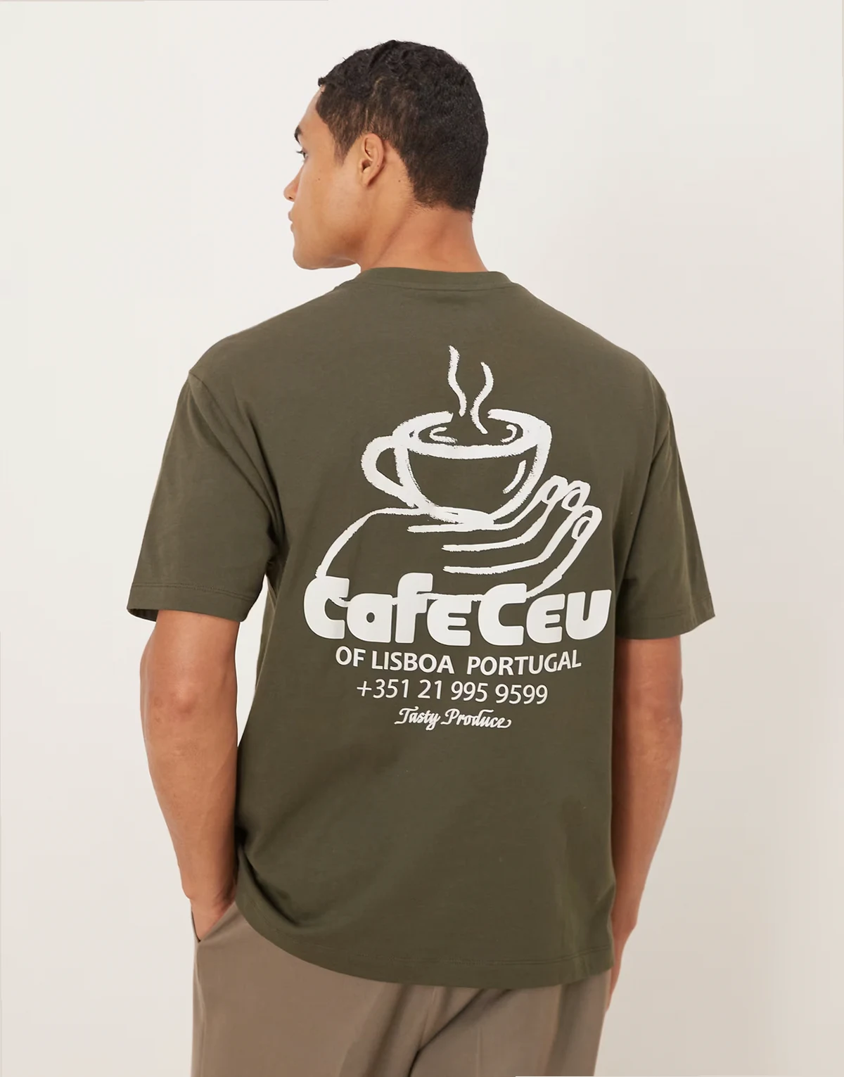 – T-shirt o luźnym kroju w kolorze khaki z nadrukiem z kawą