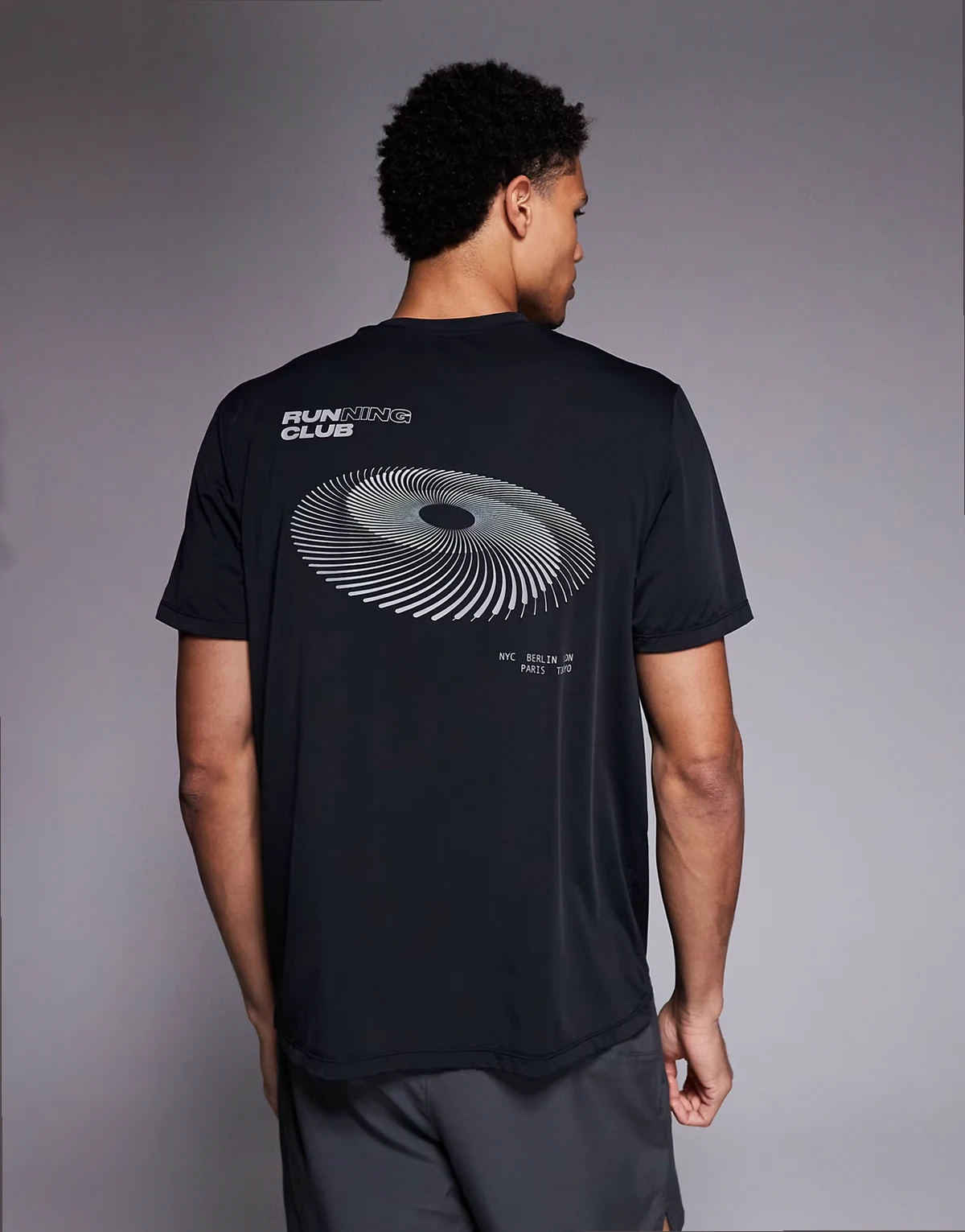 running quick dry back print performance mesh t-shirt in black