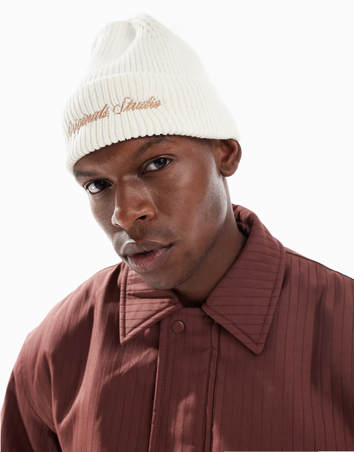 – Original Studio – Prążkowana kremowa czapka beanie z haftowanym napisem