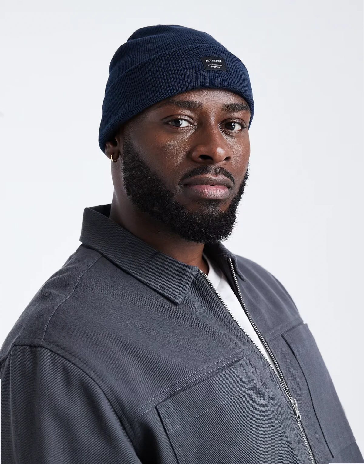 – Granatowa czapka beanie