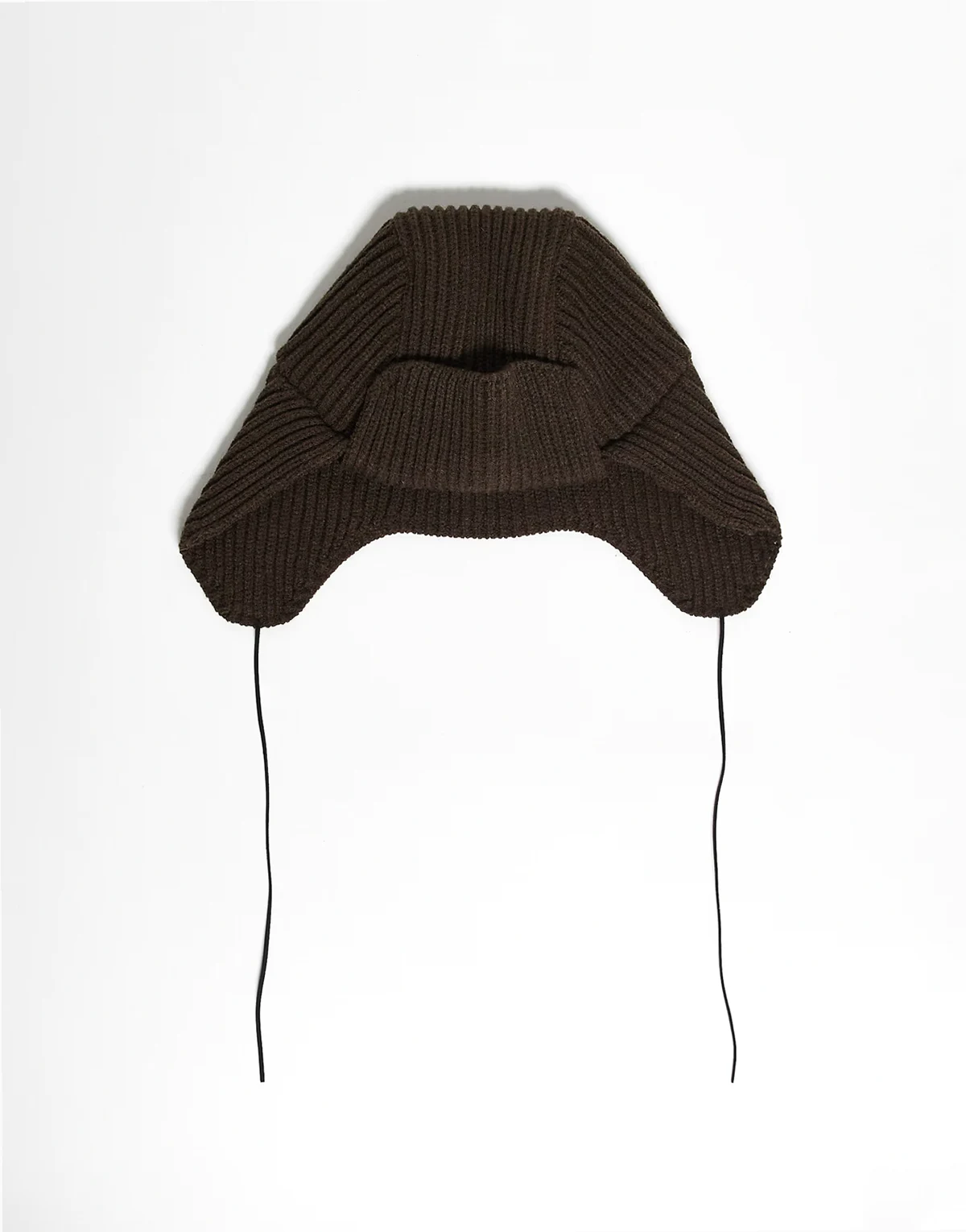 – Gestrickte Unisex-Mütze in Braun