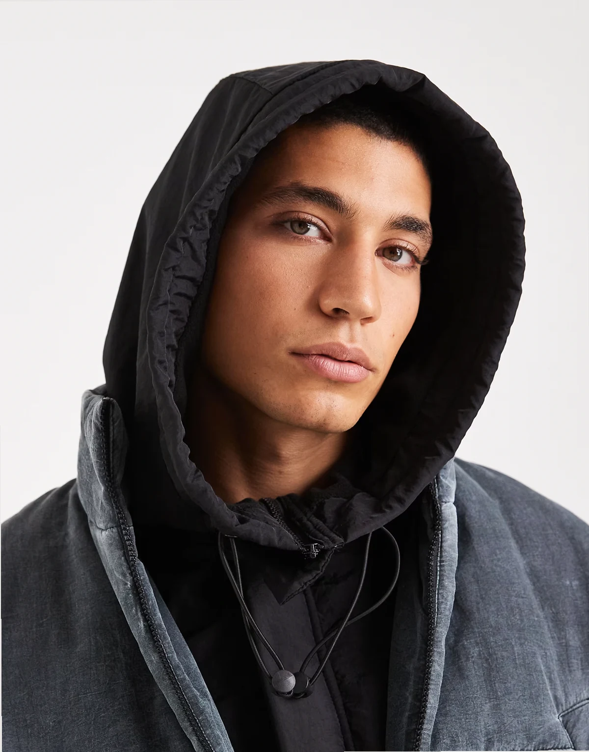 – Kapuzenmütze aus Nylon in Schwarz