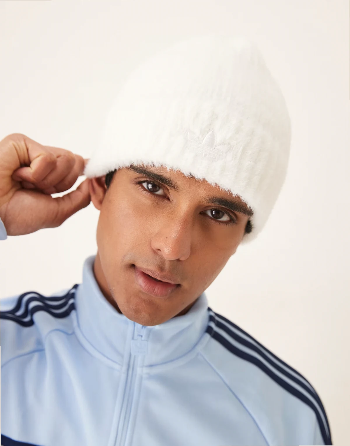 Unisex Feels beanie in off white