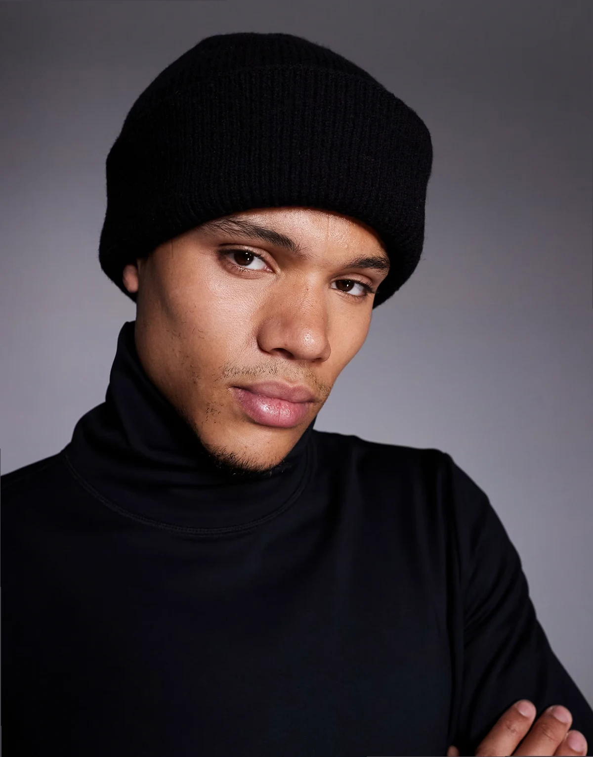 4505 – Czarna narciarska czapka beanie