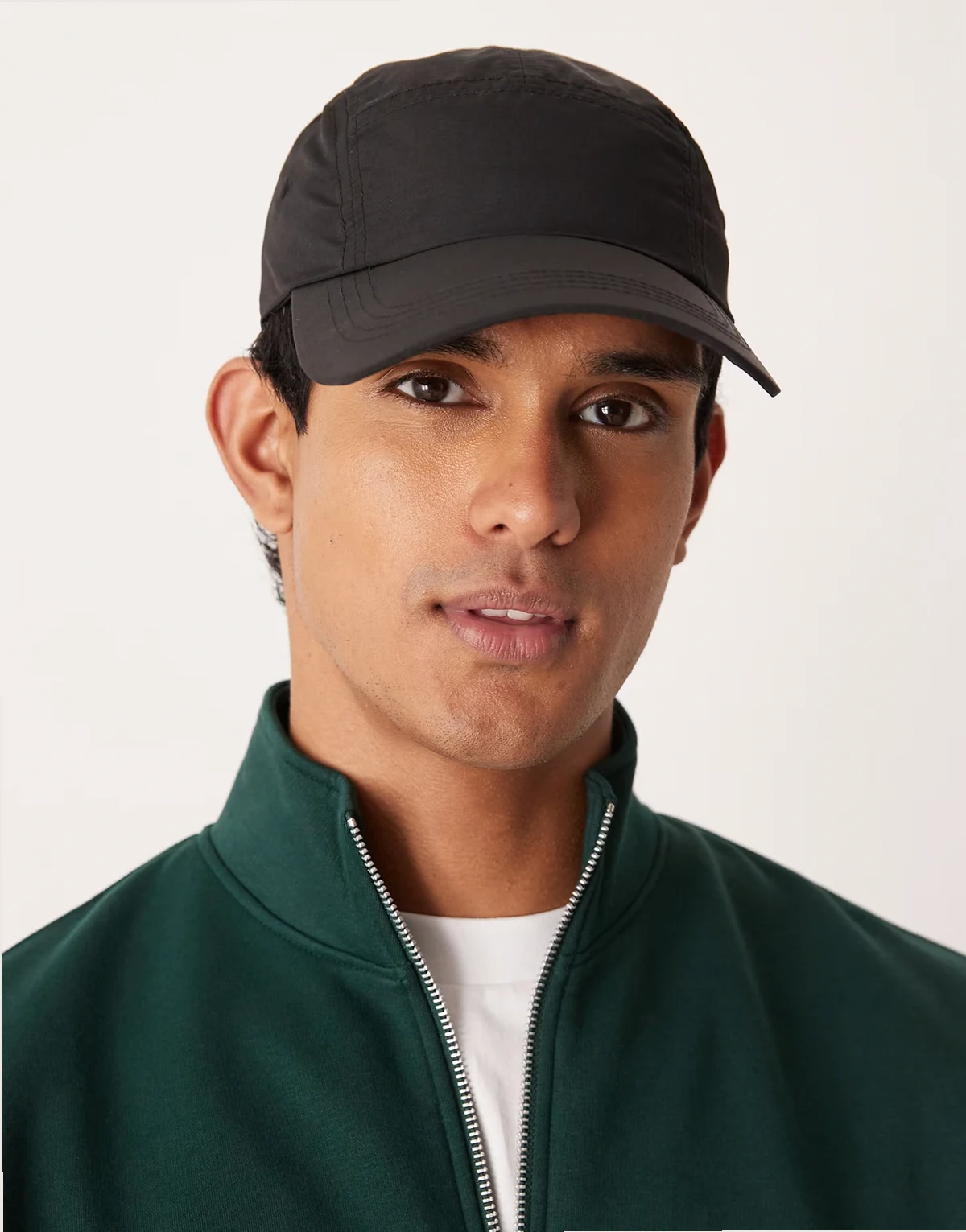 – Nylon-Kappe in Schwarz