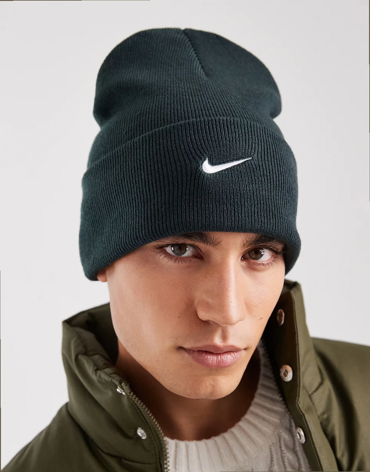 Peak beanie in green