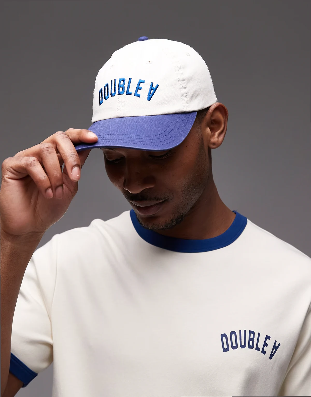 – Archie – Kappe in Cremeweiß und Marineblau