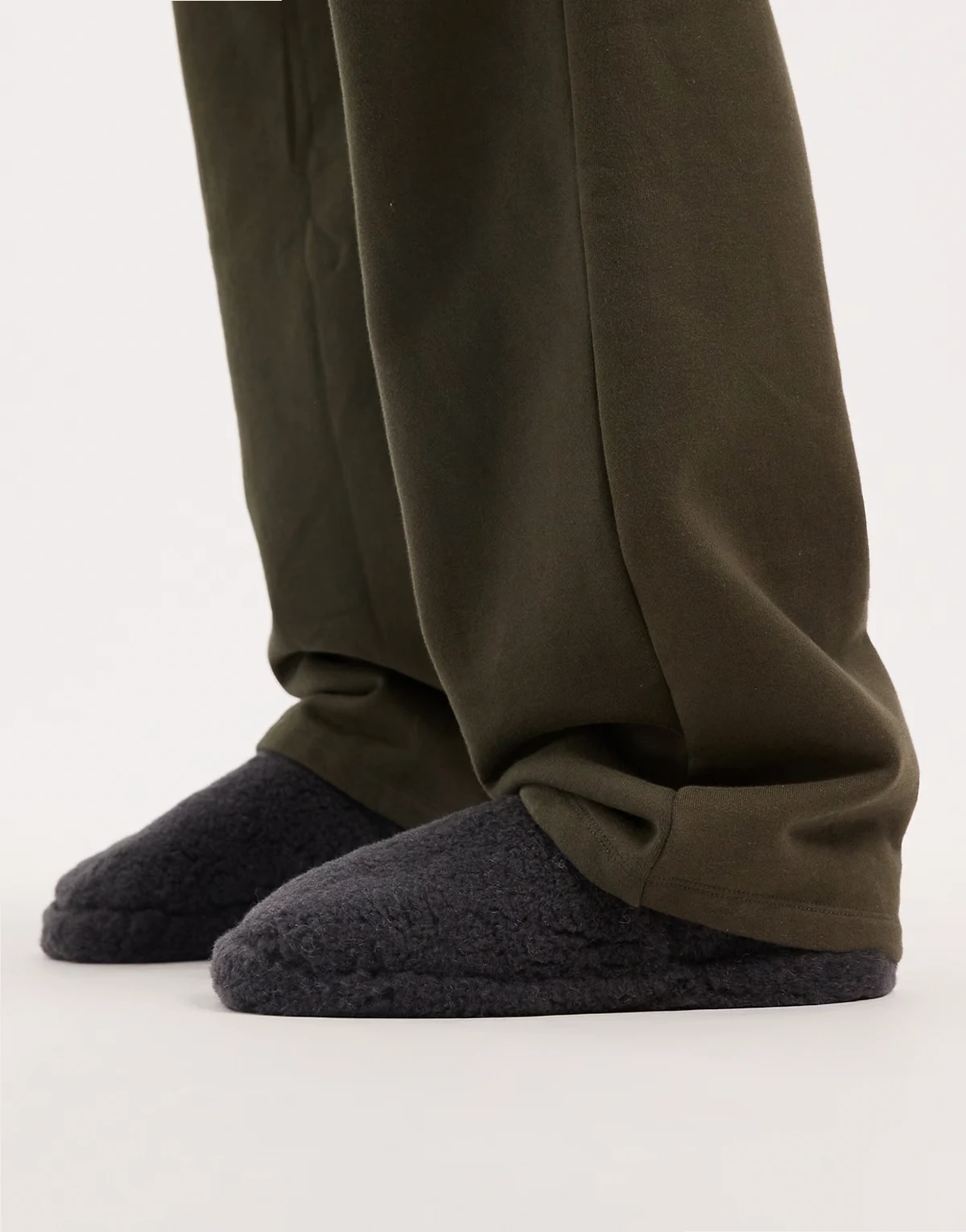 slippers in gray borg