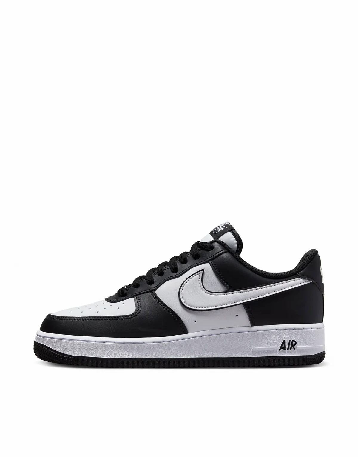 Air Force 1 sneakers in black and white